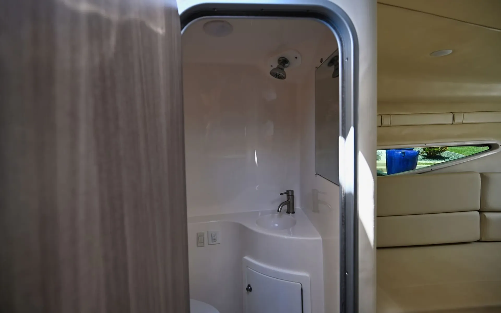 🚤 Regal 26XO – The Ultimate Luxury & Comfort Boat for Your Getaway!