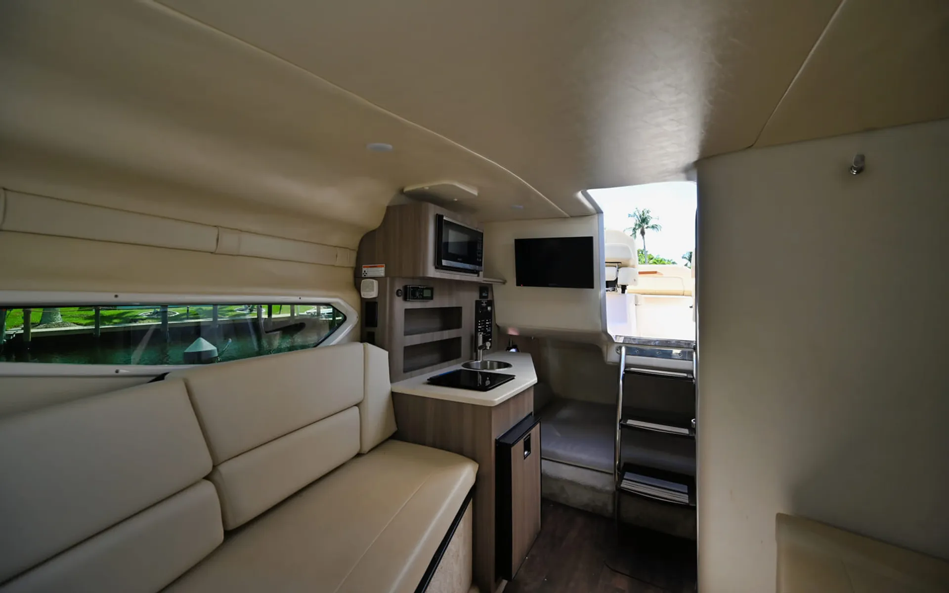 🚤 Regal 26XO – The Ultimate Luxury & Comfort Boat for Your Getaway!