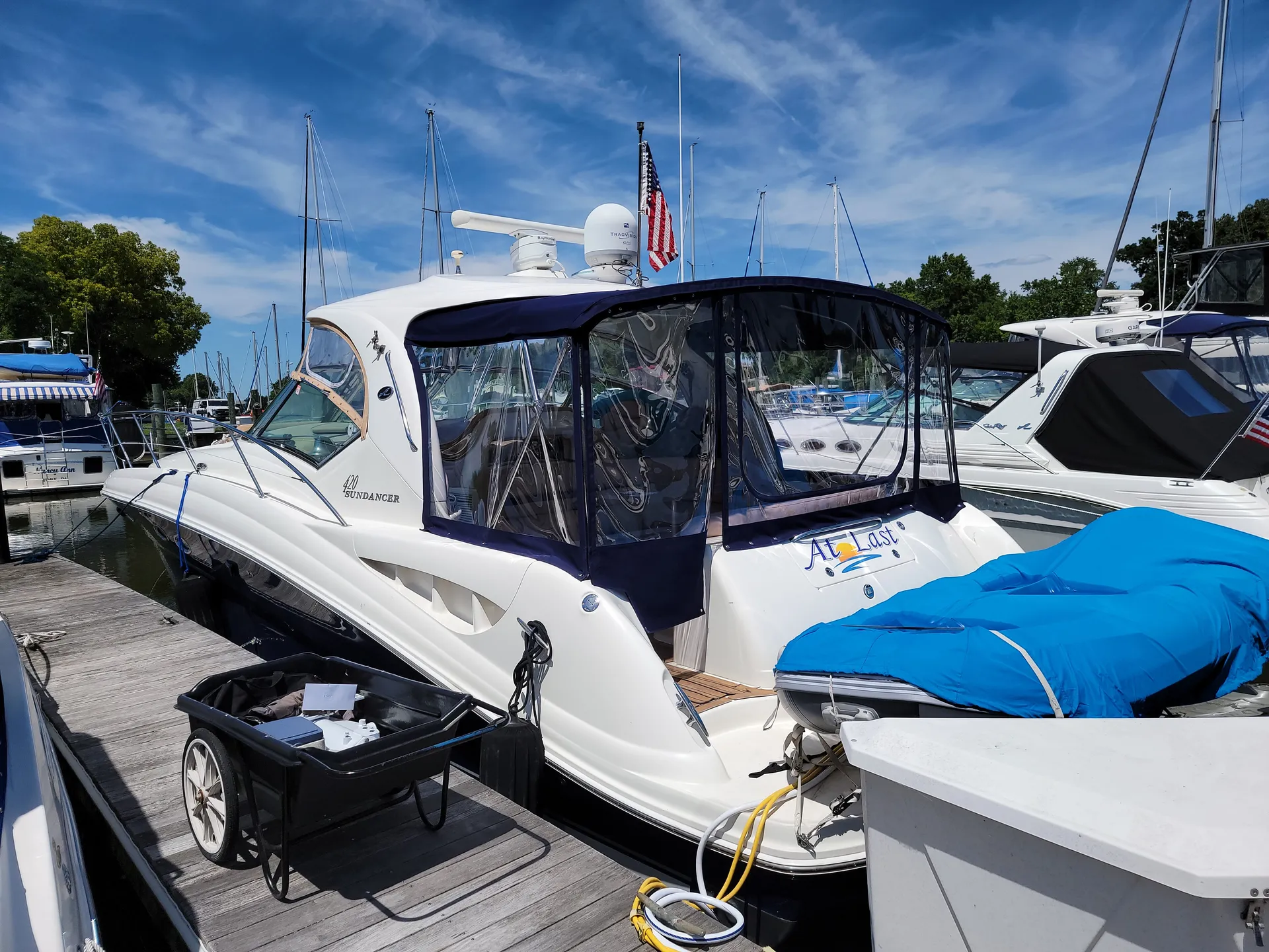 Sea Ray Boats 420 Sundancer in Essex, MD — photo 2