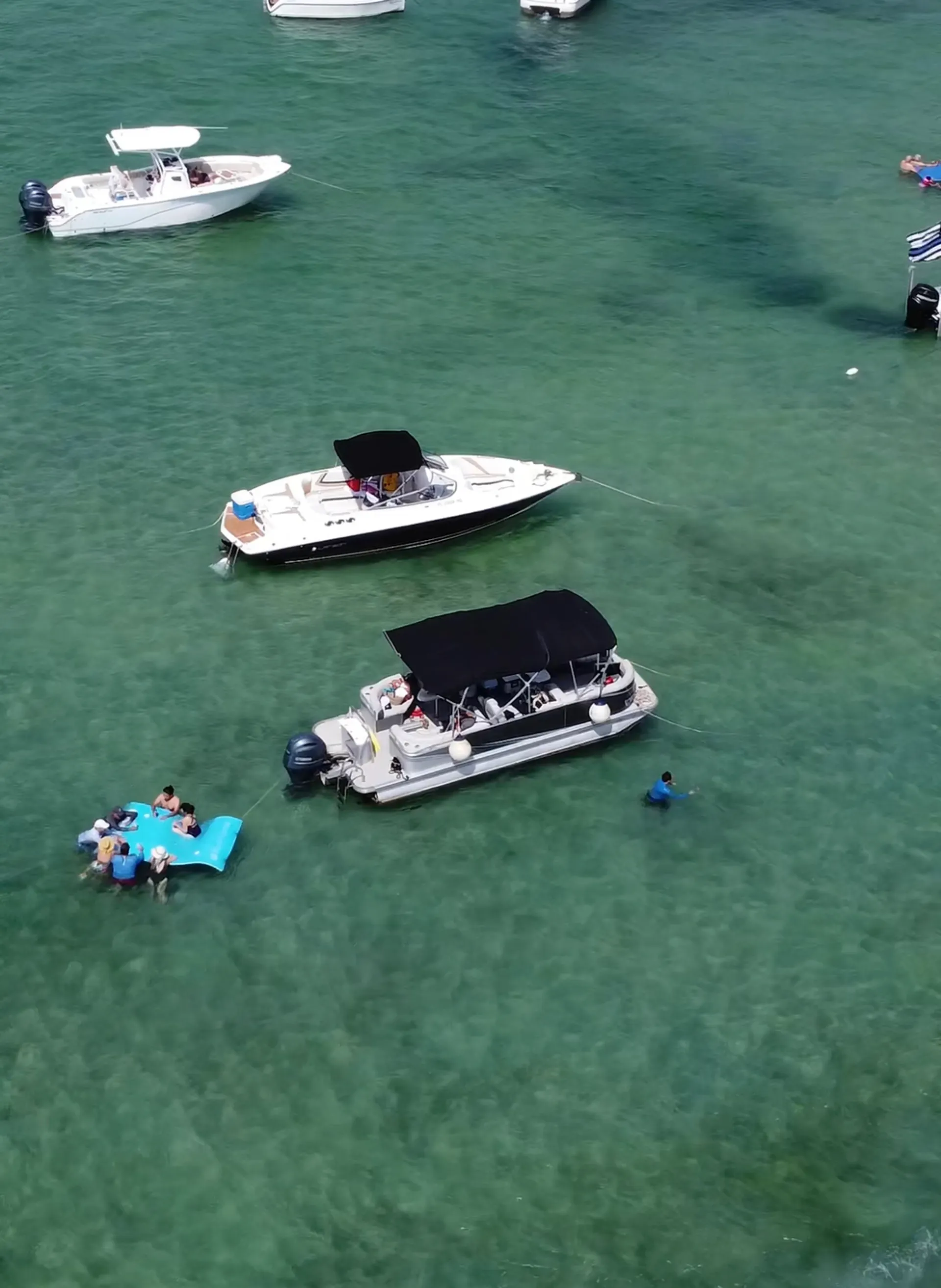 AVALON PONTOONS LS ENTERTAINER 2480ENT in Fort Lauderdale, FL — photo 4