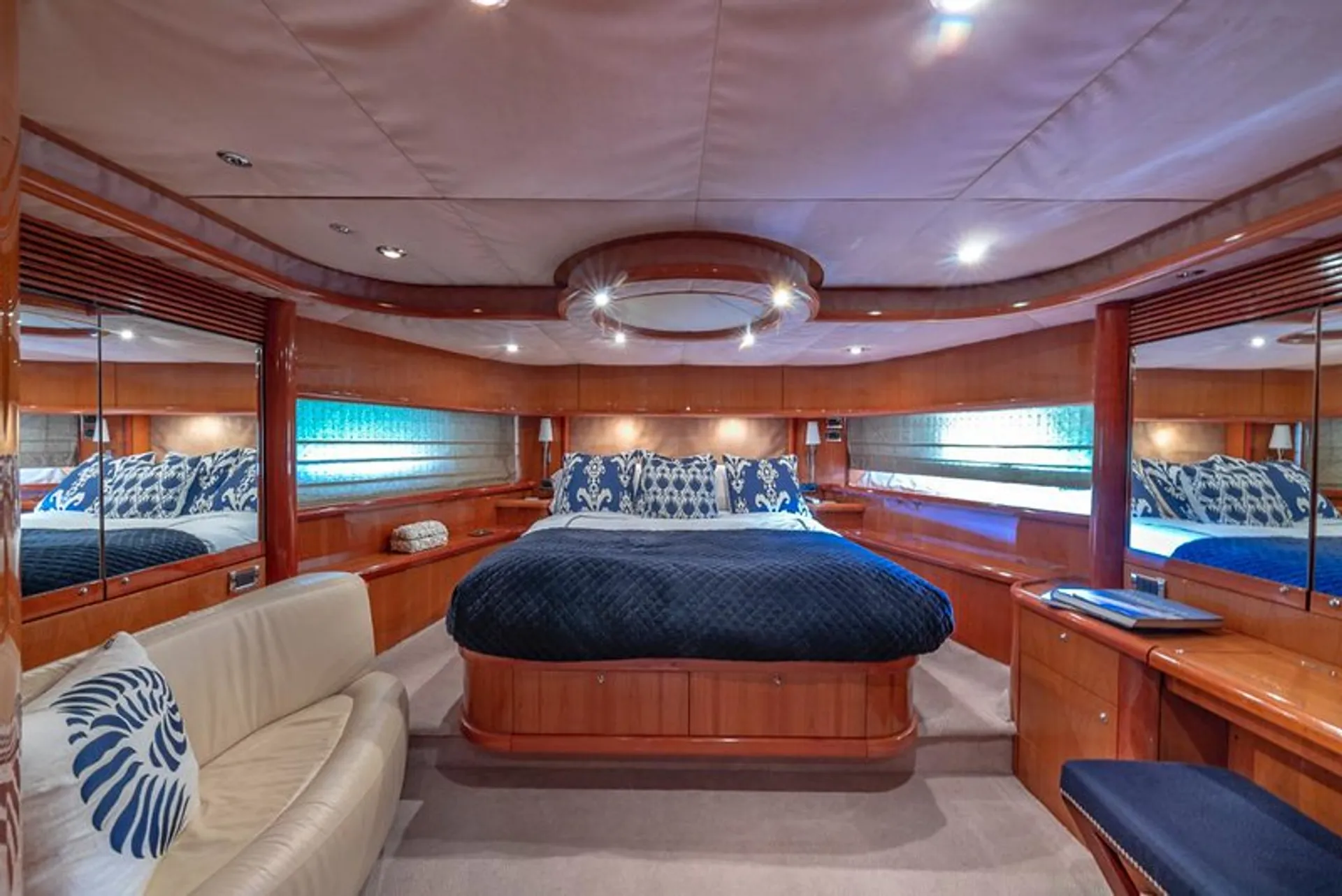 Sunseeker 82 Manhattan  in Miami Beach, FL — photo 7