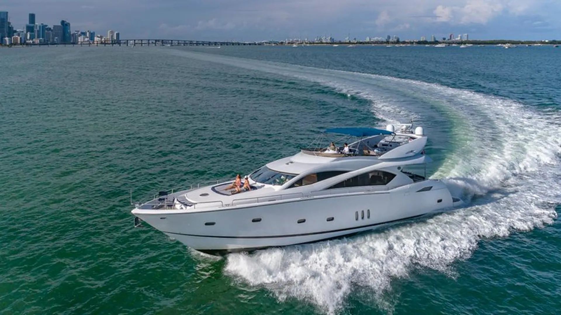 Sunseeker 82 Manhattan  in Miami Beach, FL — photo 2