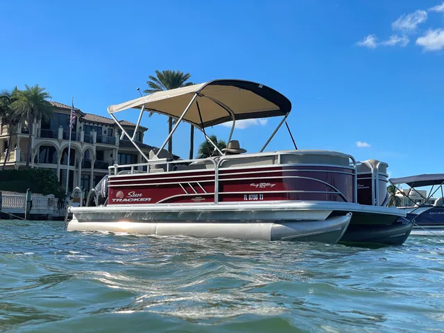Rent a SUN TRACKER pontoon in Fort Lauderdale, FL near me
