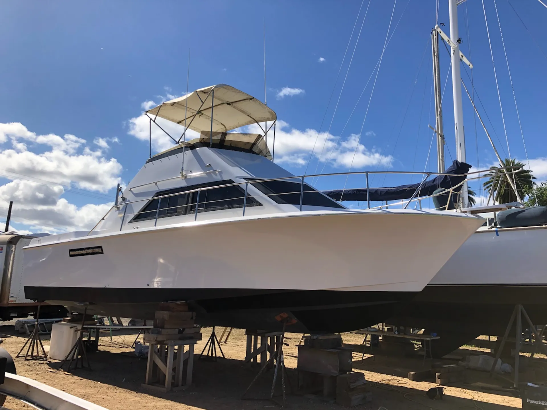 Hatteras Yachts 31 Sport Cruiser in Haleiwa, HI — photo 5