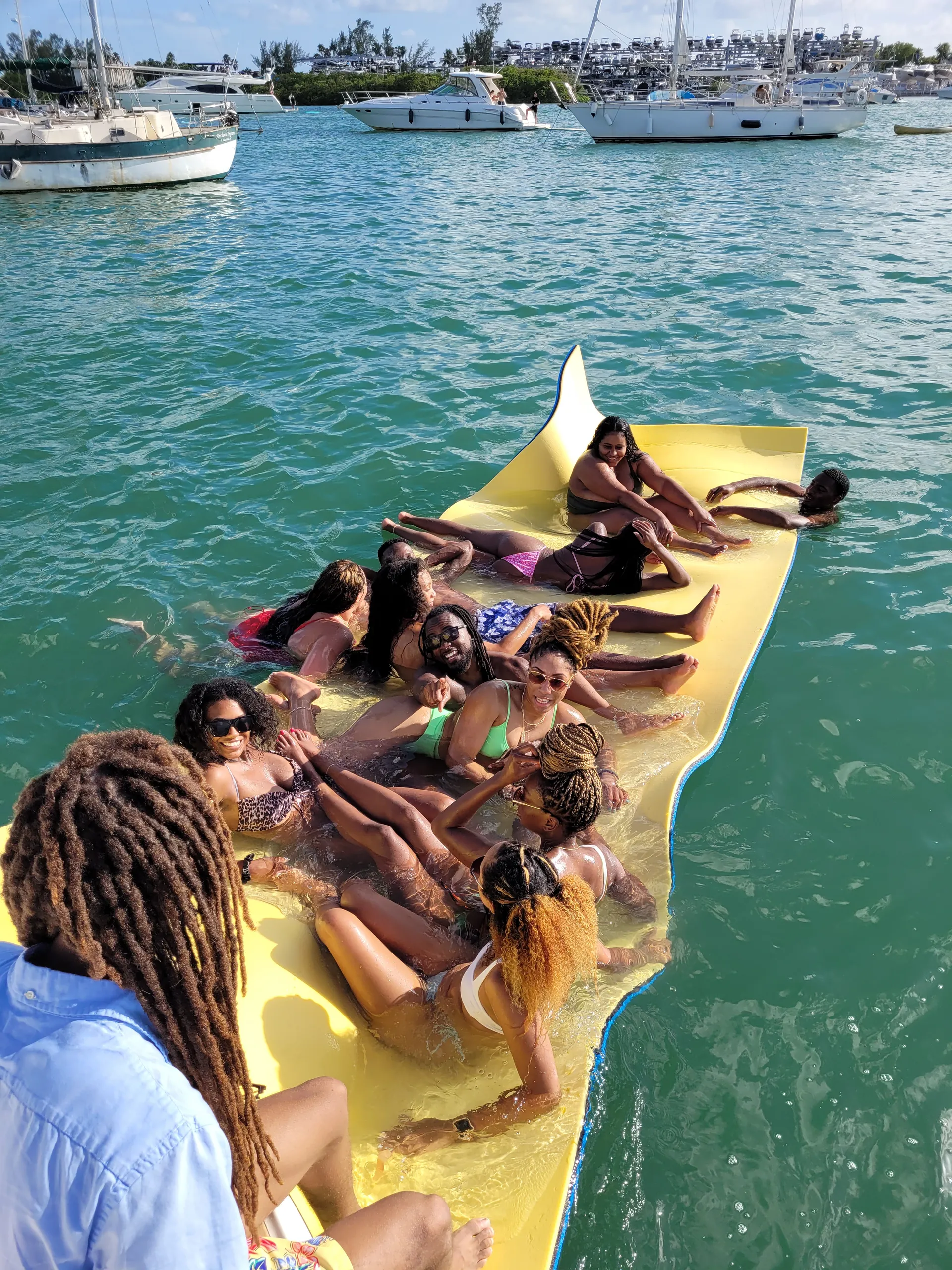 Sea Ray Boats 350 Sundancer in Miami, FL — photo 8