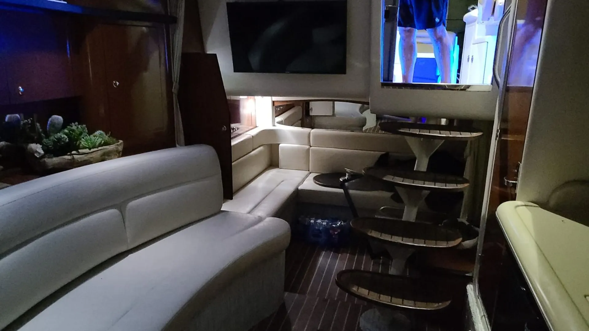 Sea Ray Boats 350 Sundancer in Miami, FL — photo 7