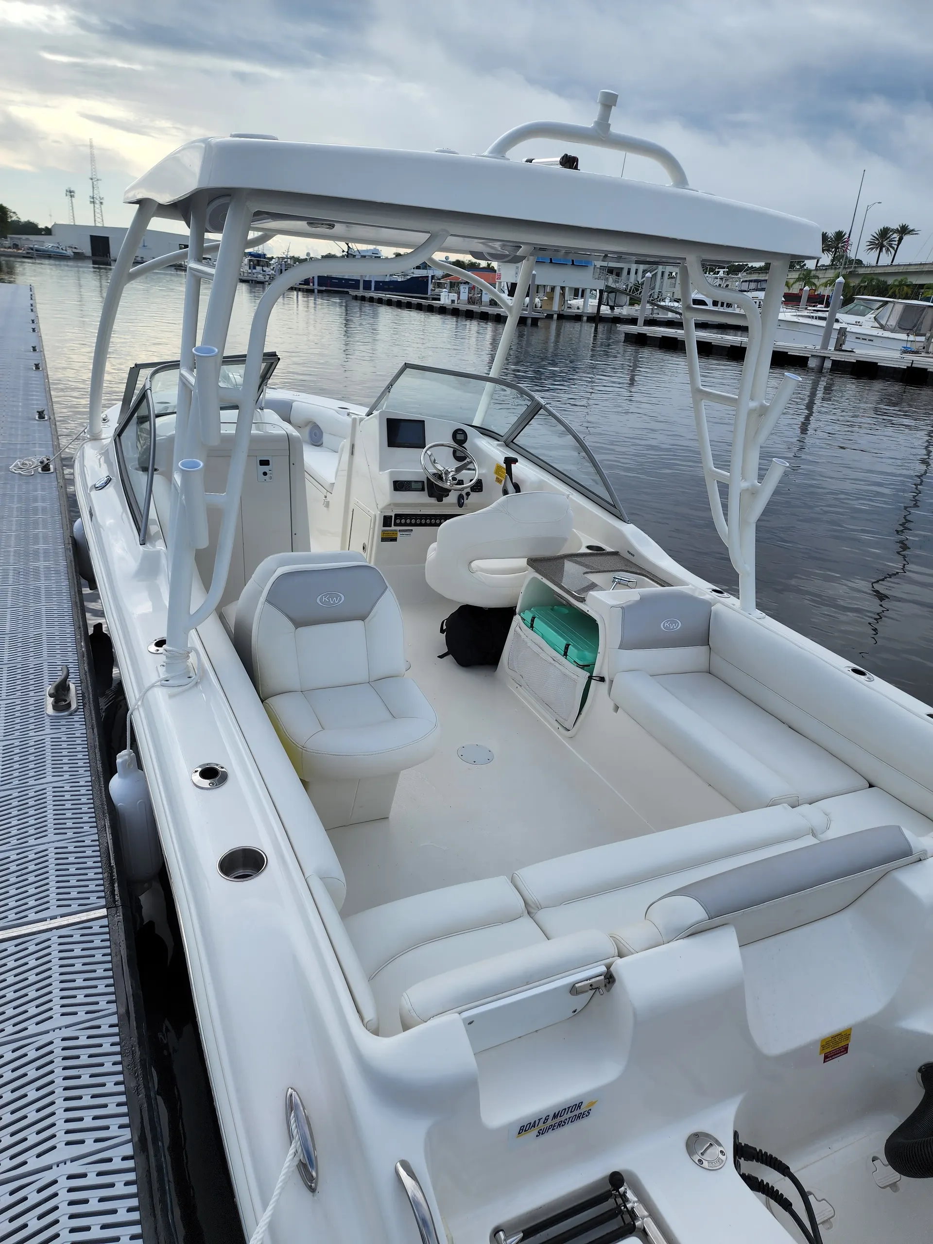 Great boat with lots of space, can do anything