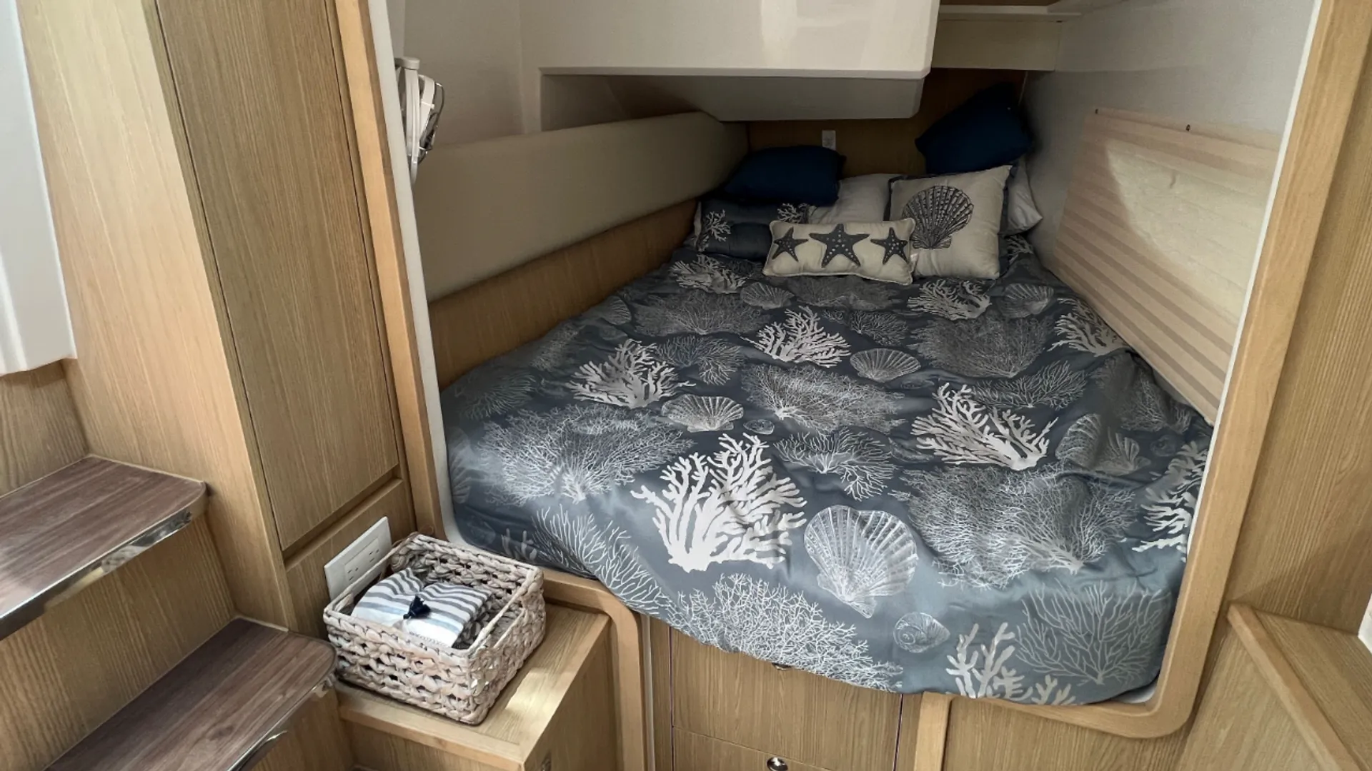 Aquila 44 in St. Petersburg, FL — photo 6