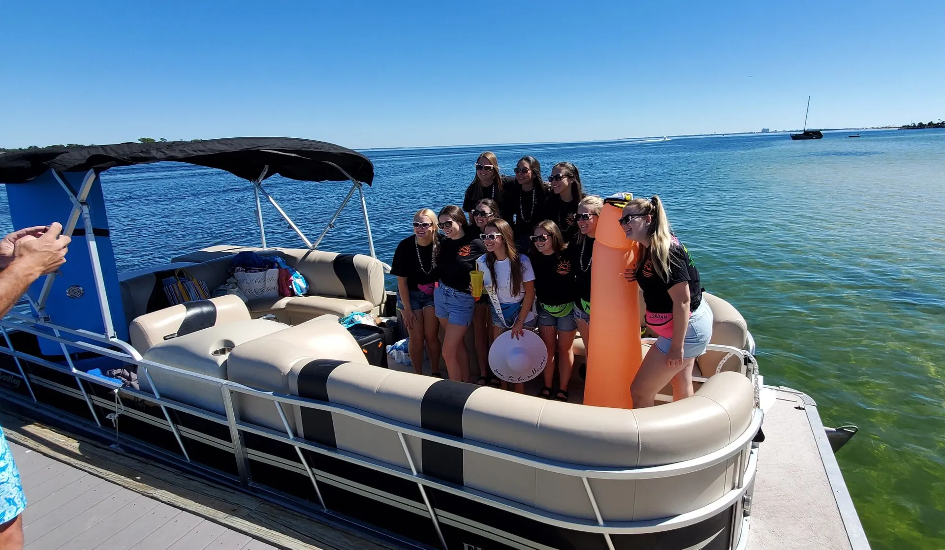 Pontoon Party!! For all gatherings (Paddleboard,Lily Pad, Inflatables)