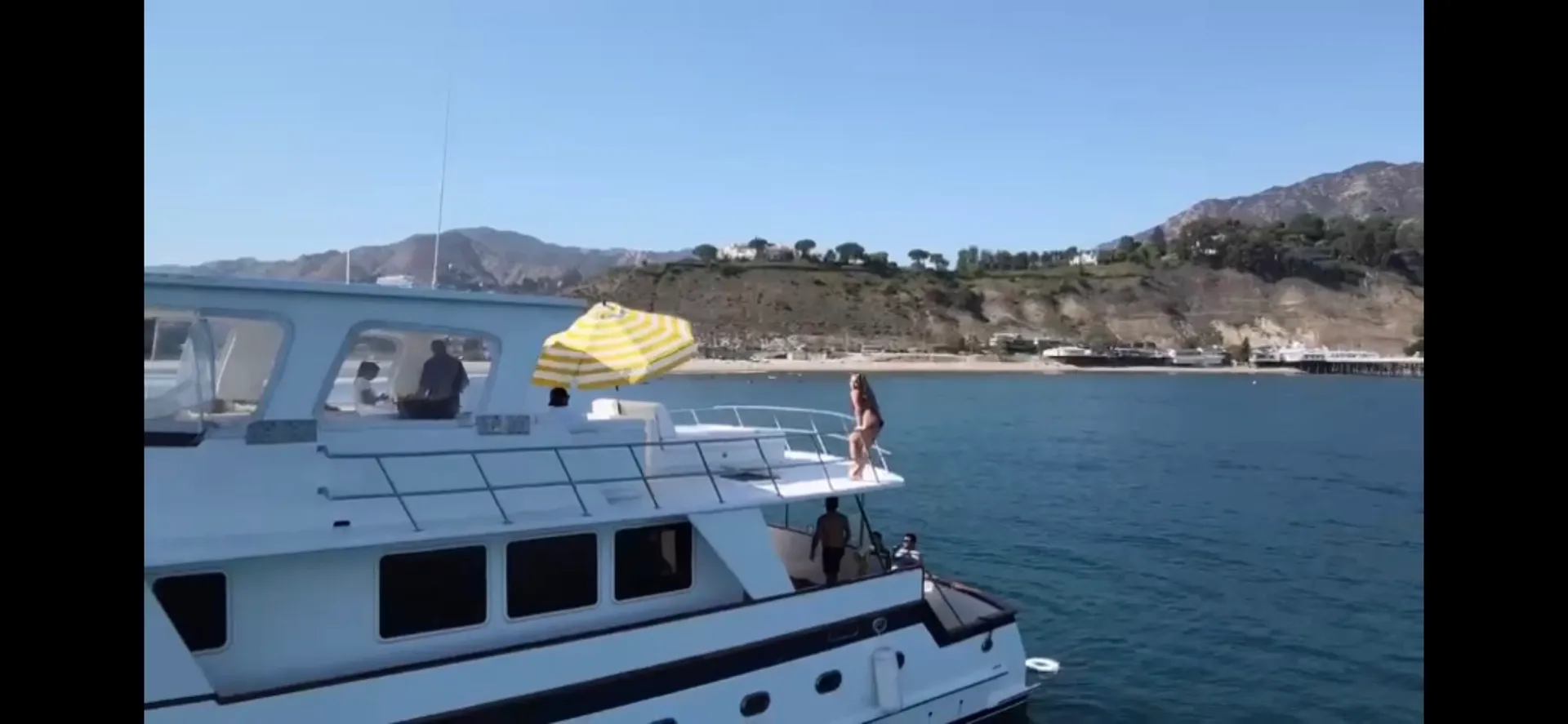 2015 70 ft defevor yacht lots of toys out door bar 