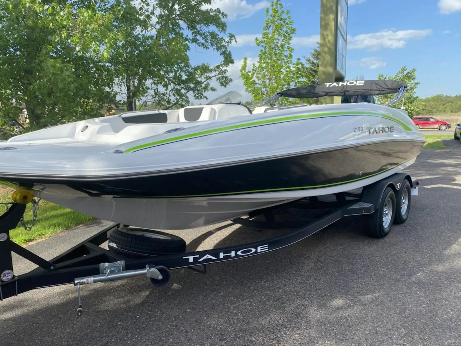 Tahoe 2150 deckboat in Peoria, AZ — photo 3