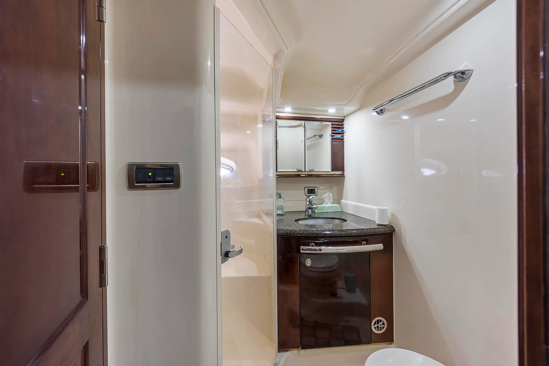 AMAZING  50 YACHT FOR CHARTER !!!! 13 Guests 