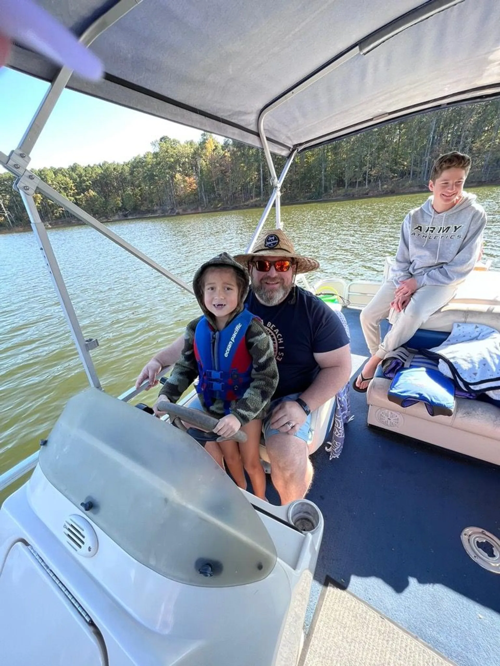 Family Fun &amp; Sun 24 Foot Tritoon. Lots of shade.