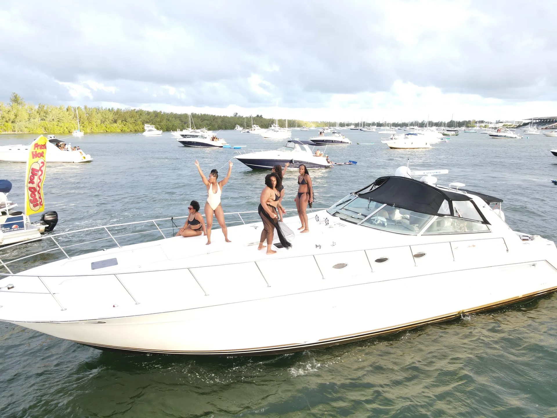 Sea Ray Boats 500 Sundancer in Miami, FL — photo 9