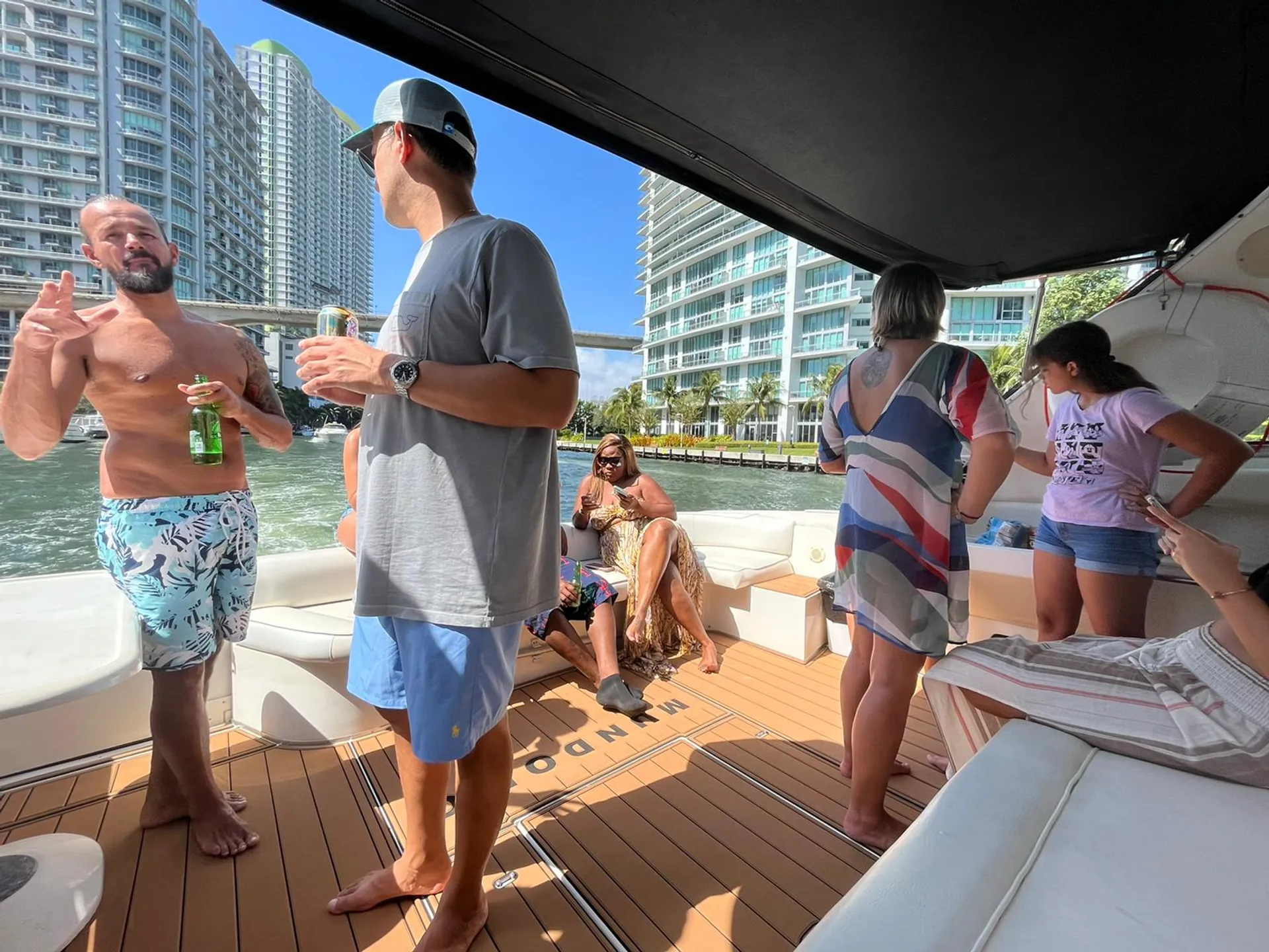 Sea Ray Boats 500 Sundancer in Miami, FL — photo 4