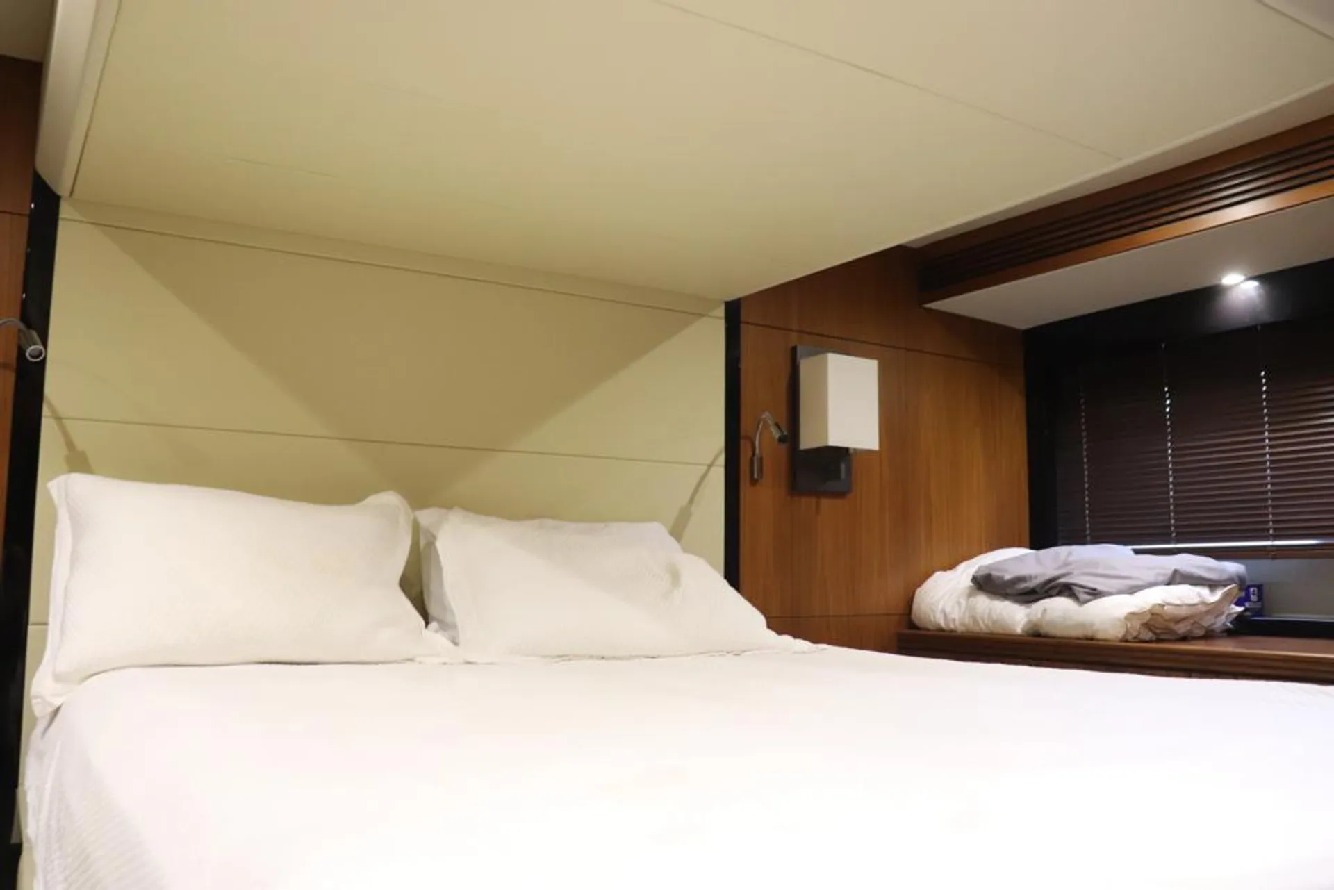 Sunseeker Manhattan in Miami Beach, FL — photo 2