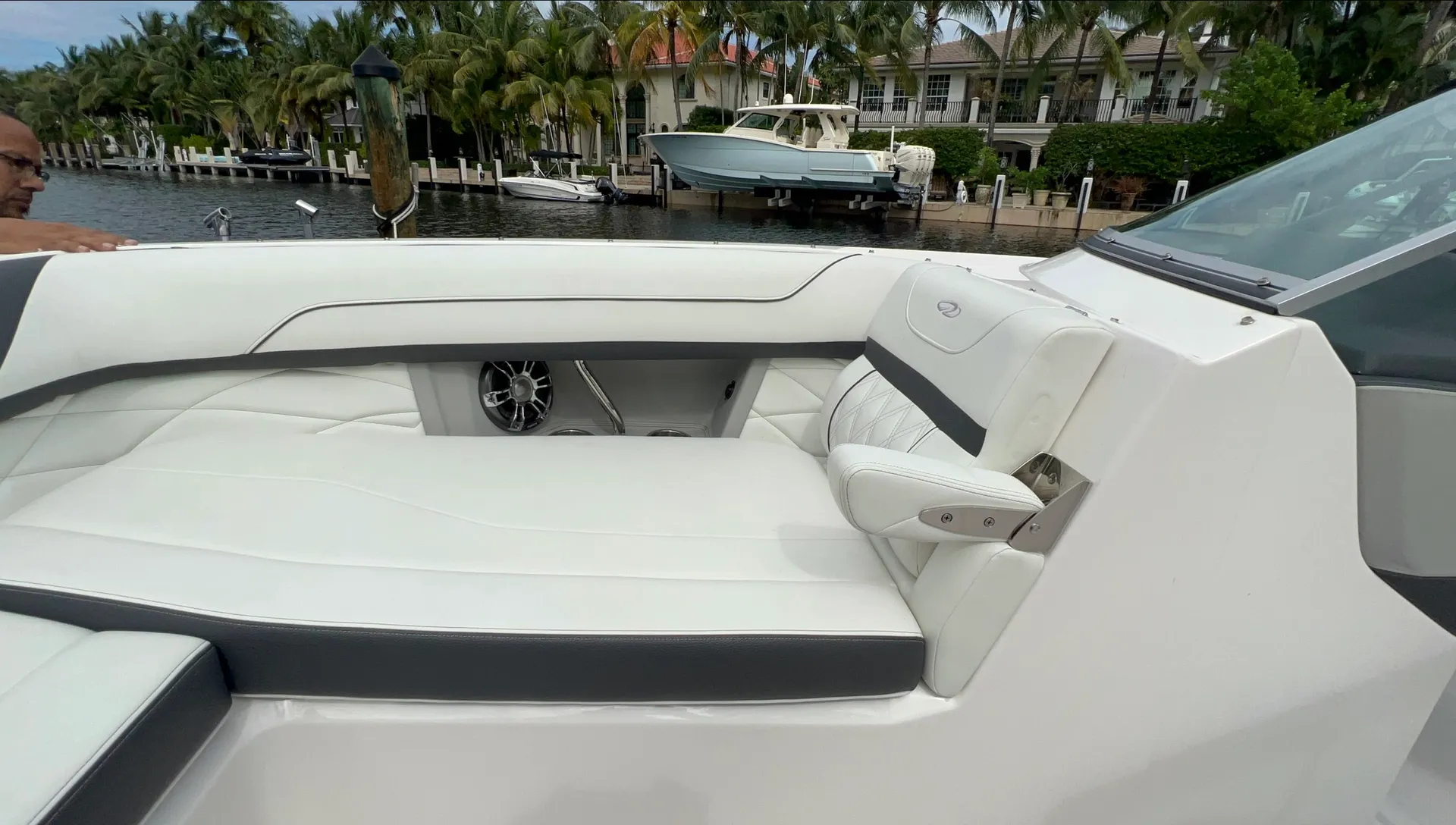 REGAL BOATS 26 OBX in Fort Lauderdale, FL — photo 6