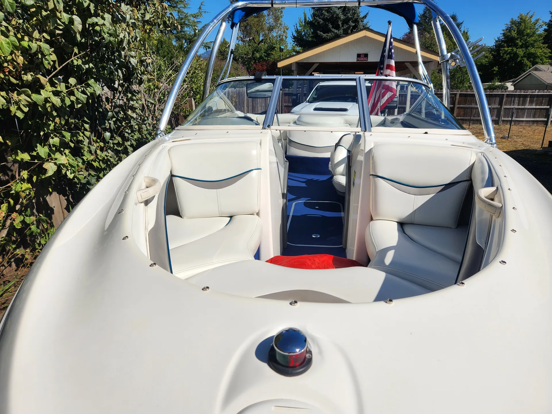 20' Bayliner w/open bow, waketower and tubes!