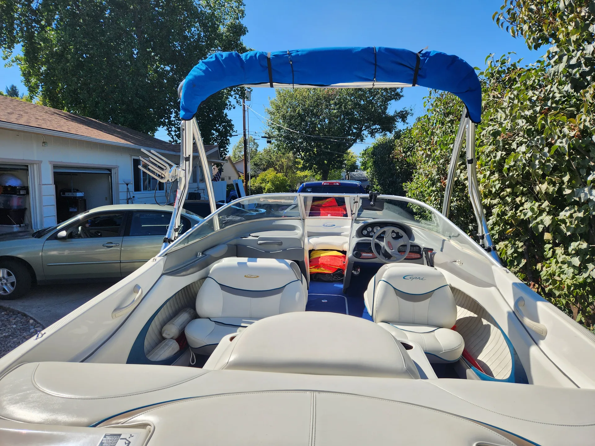 20' Bayliner w/open bow, waketower and tubes!