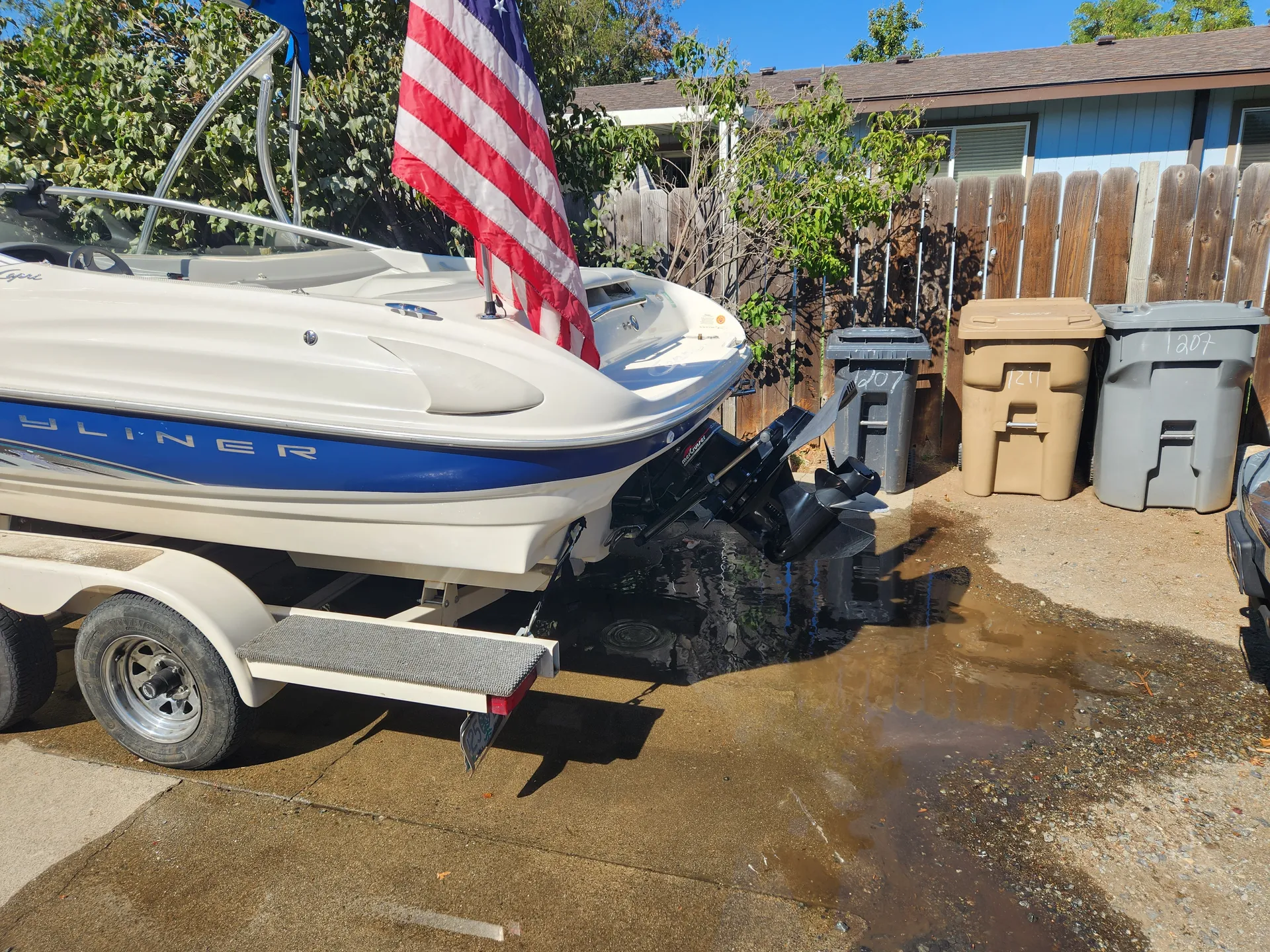 20' Bayliner w/open bow, waketower and tubes!