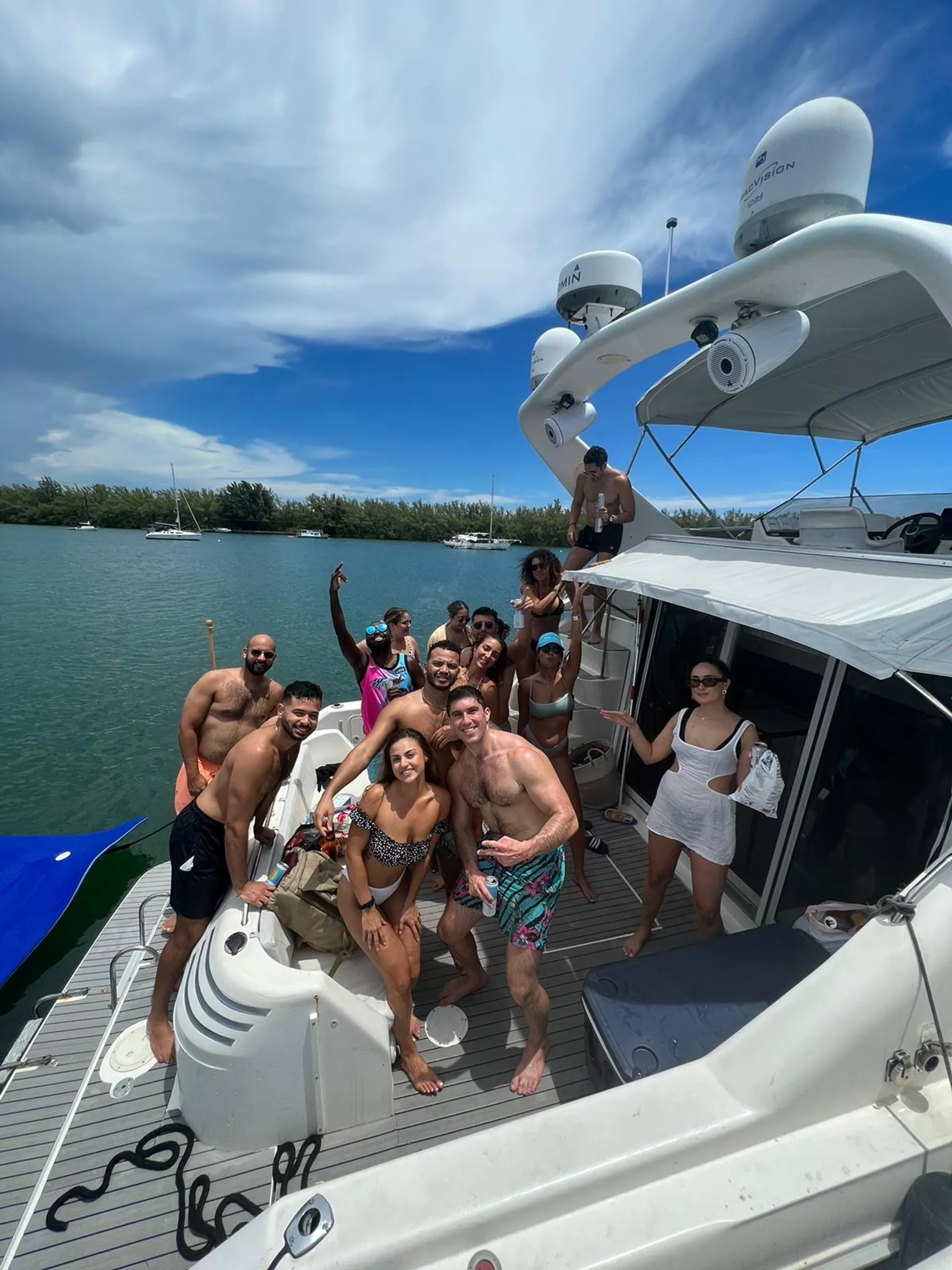 FREE HOUR!! SPACIOUS 50’ SEARAY YACHT, MIAMI FL (NO HIDDEN FEES)