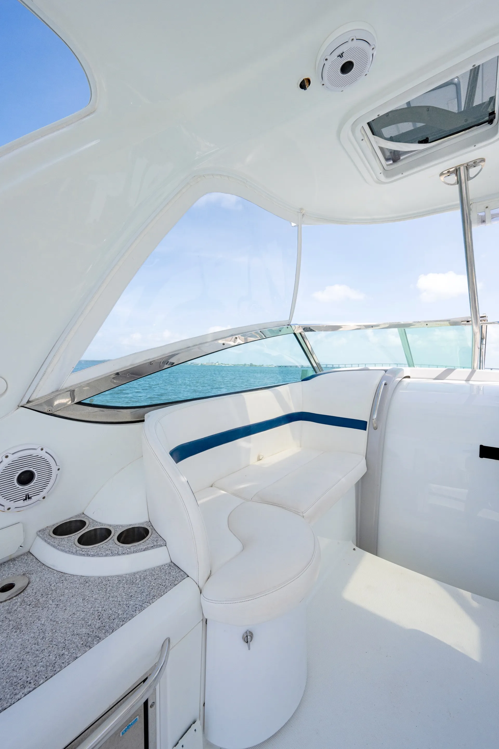 Formula by Thunderbird F-400 Super Sport in Miami Beach, FL — photo 8