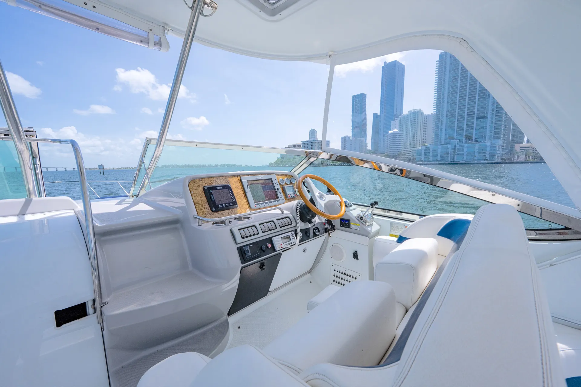 Formula by Thunderbird F-400 Super Sport in Miami Beach, FL — photo 3