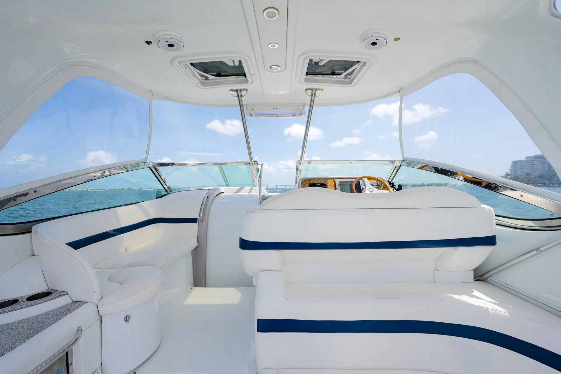 Formula by Thunderbird F-400 Super Sport in Miami Beach, FL — photo 9