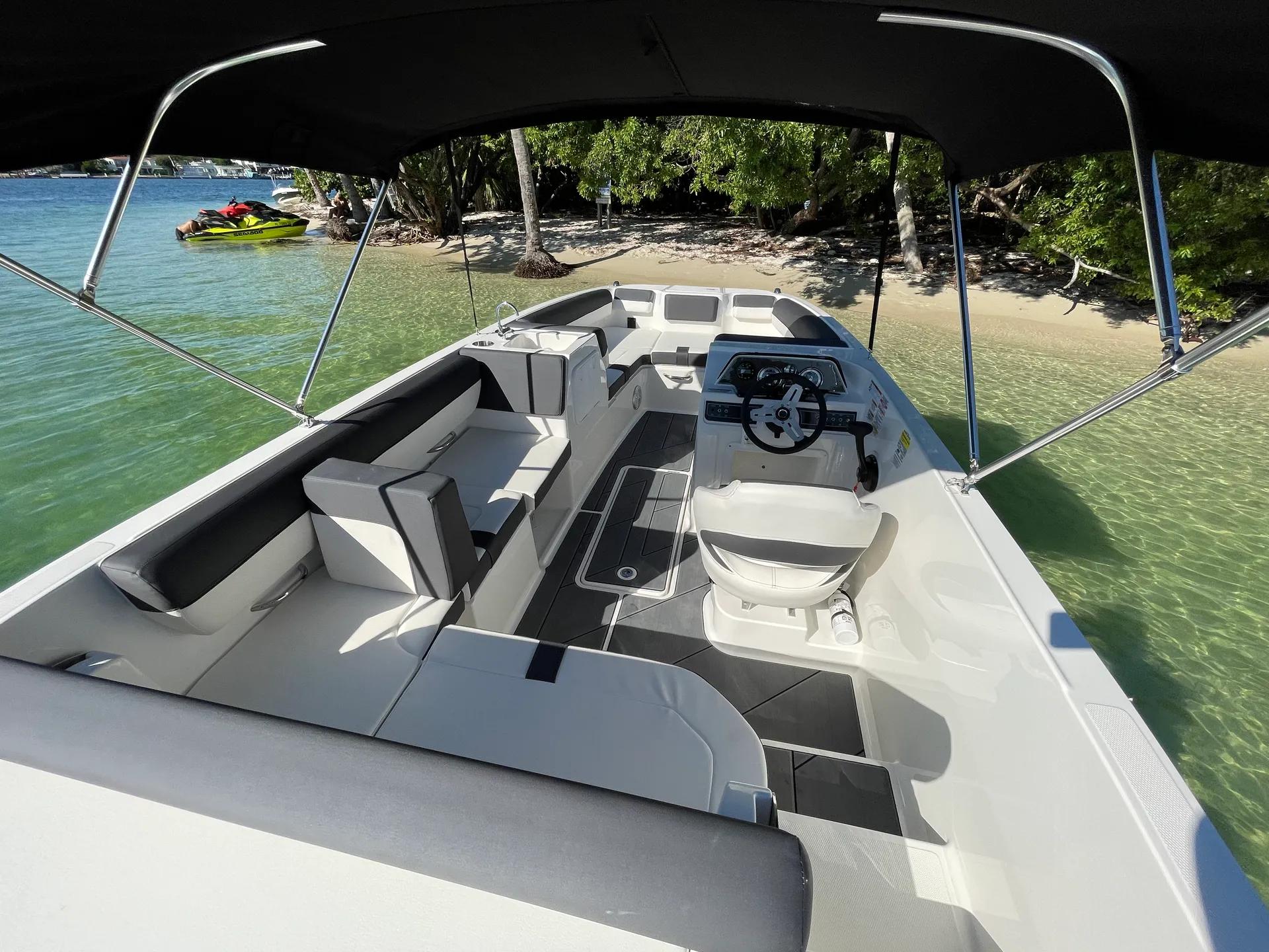 BAYLINER DX2000 in North Bay Village, FL — photo 5