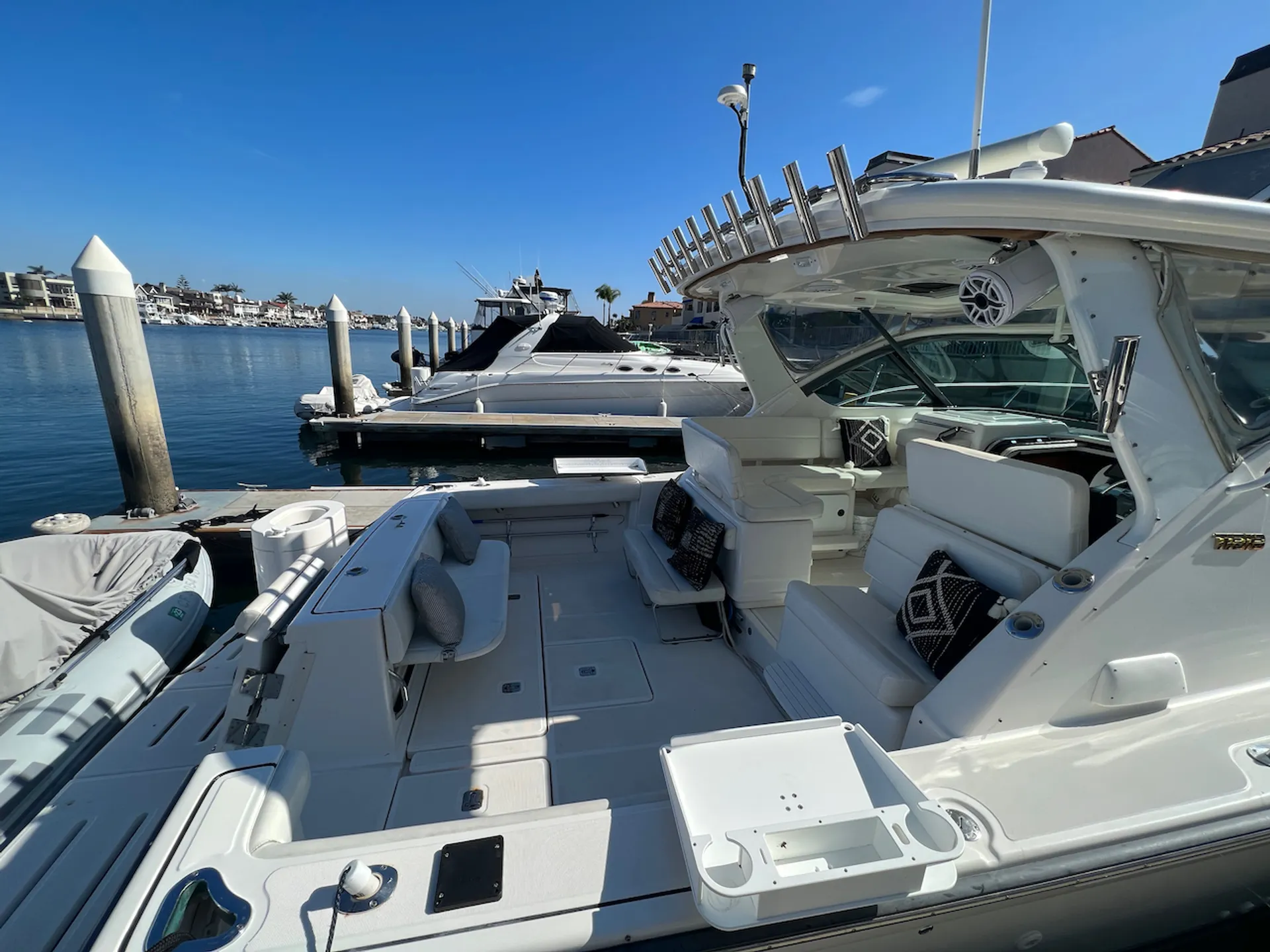 Tiara Yachts 3200 Open Express Cruiser in Huntington Beach, CA — photo 3
