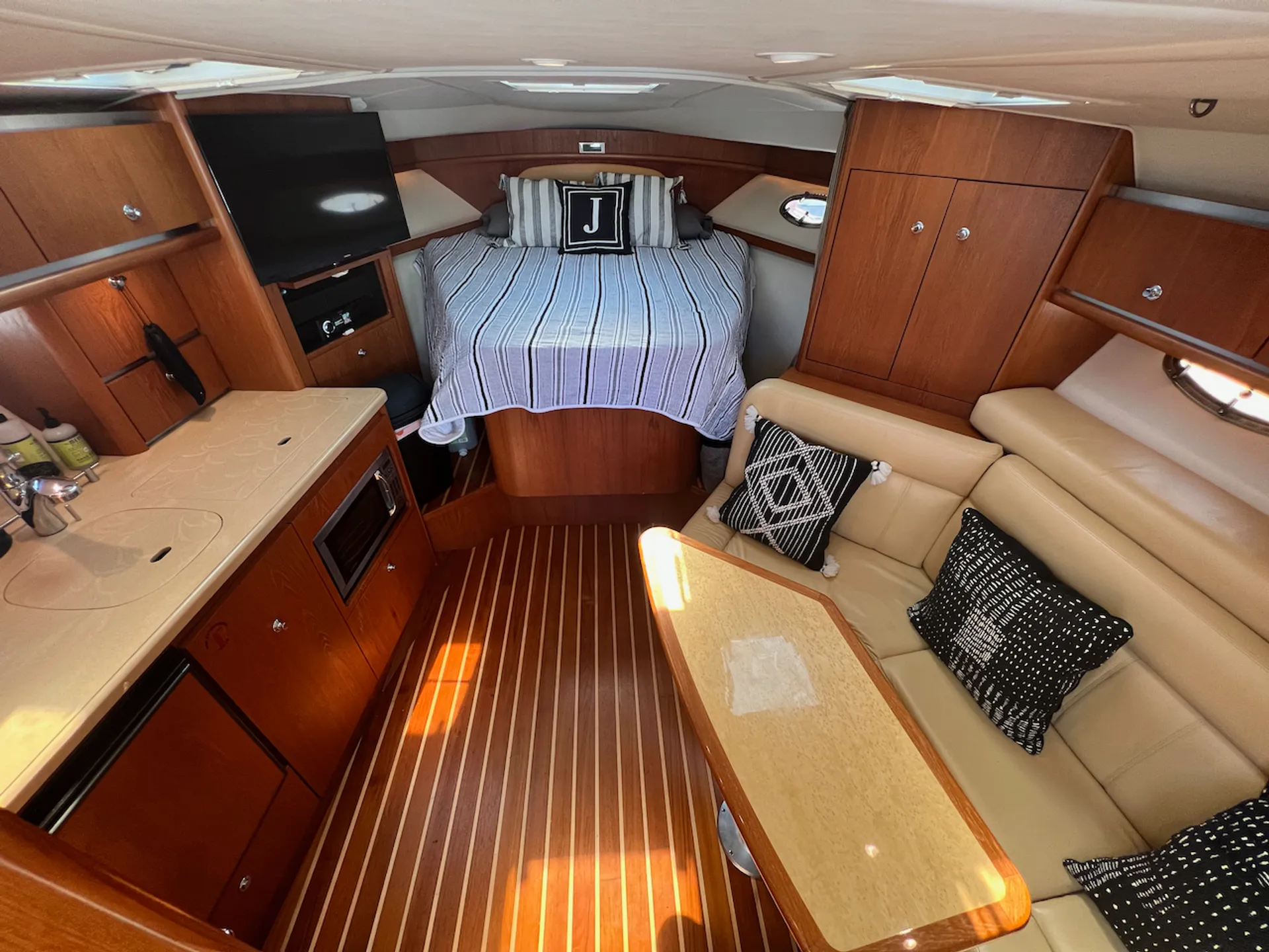 Tiara Yachts 3200 Open Express Cruiser in Huntington Beach, CA — photo 5