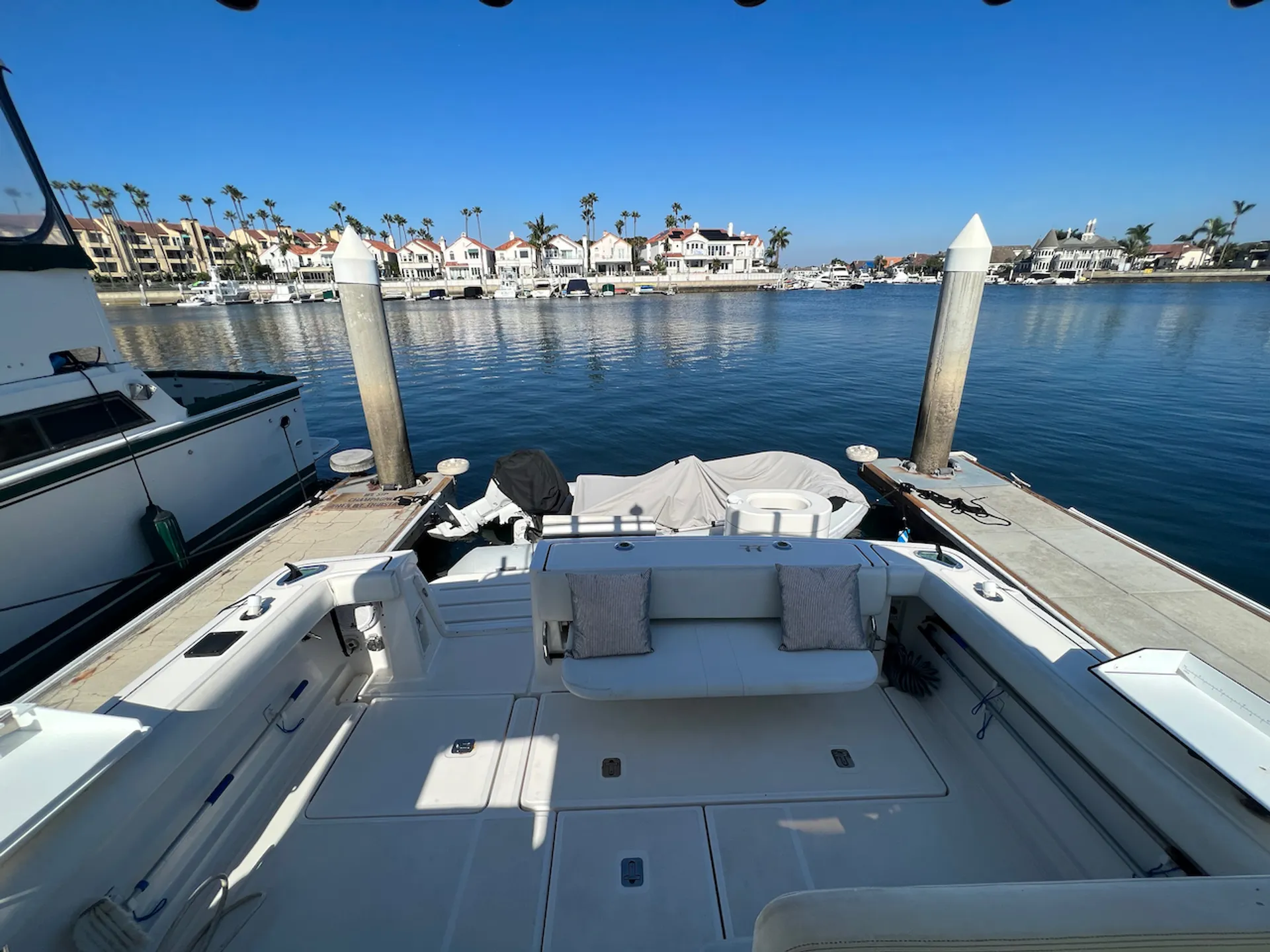 Tiara Yachts 3200 Open Express Cruiser in Huntington Beach, CA — photo 9