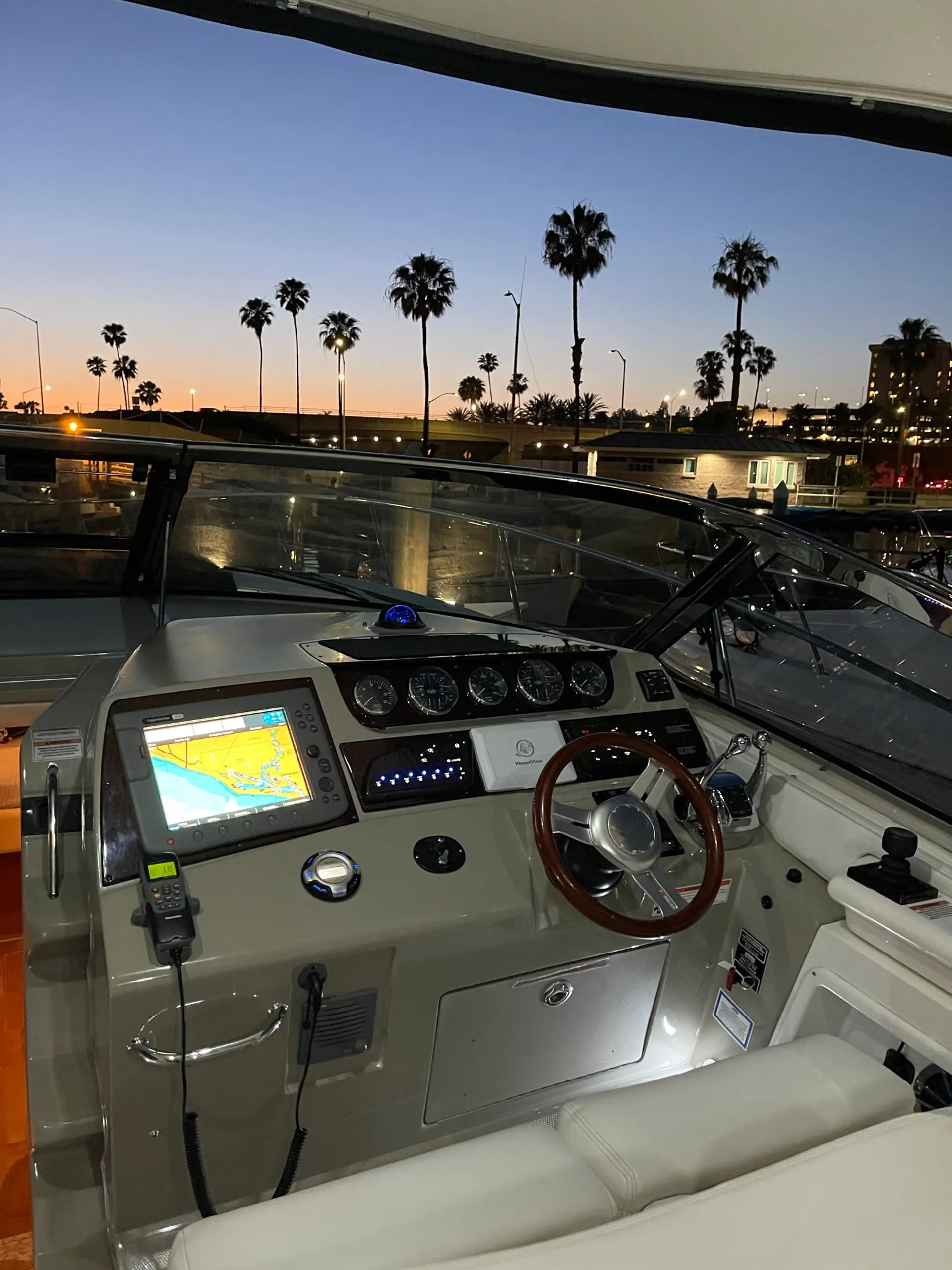 Sea Ray Boats IO1137826 in Newport Beach, CA — photo 2