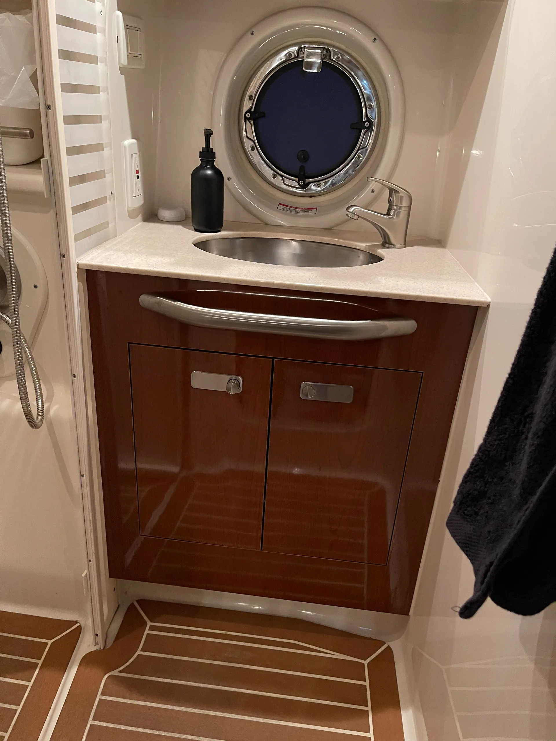 Sea Ray Boats IO1137826 in Newport Beach, CA — photo 6