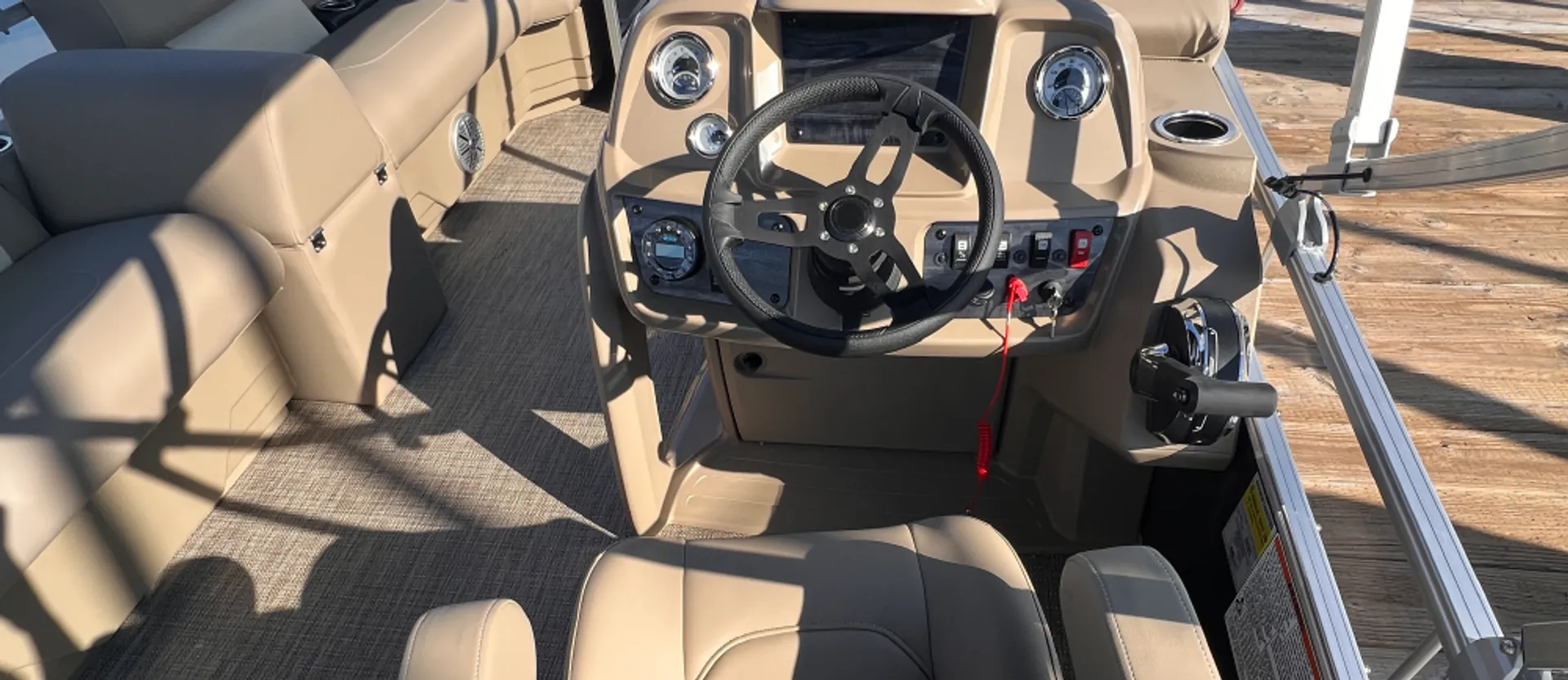 Pontoon Starcraft LX 16 for rental in Mission bay! 