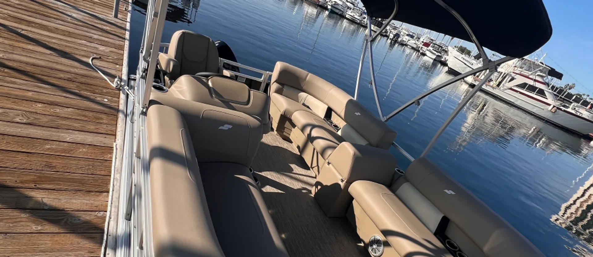 Pontoon Starcraft LX 16 for rental in Mission bay! 
