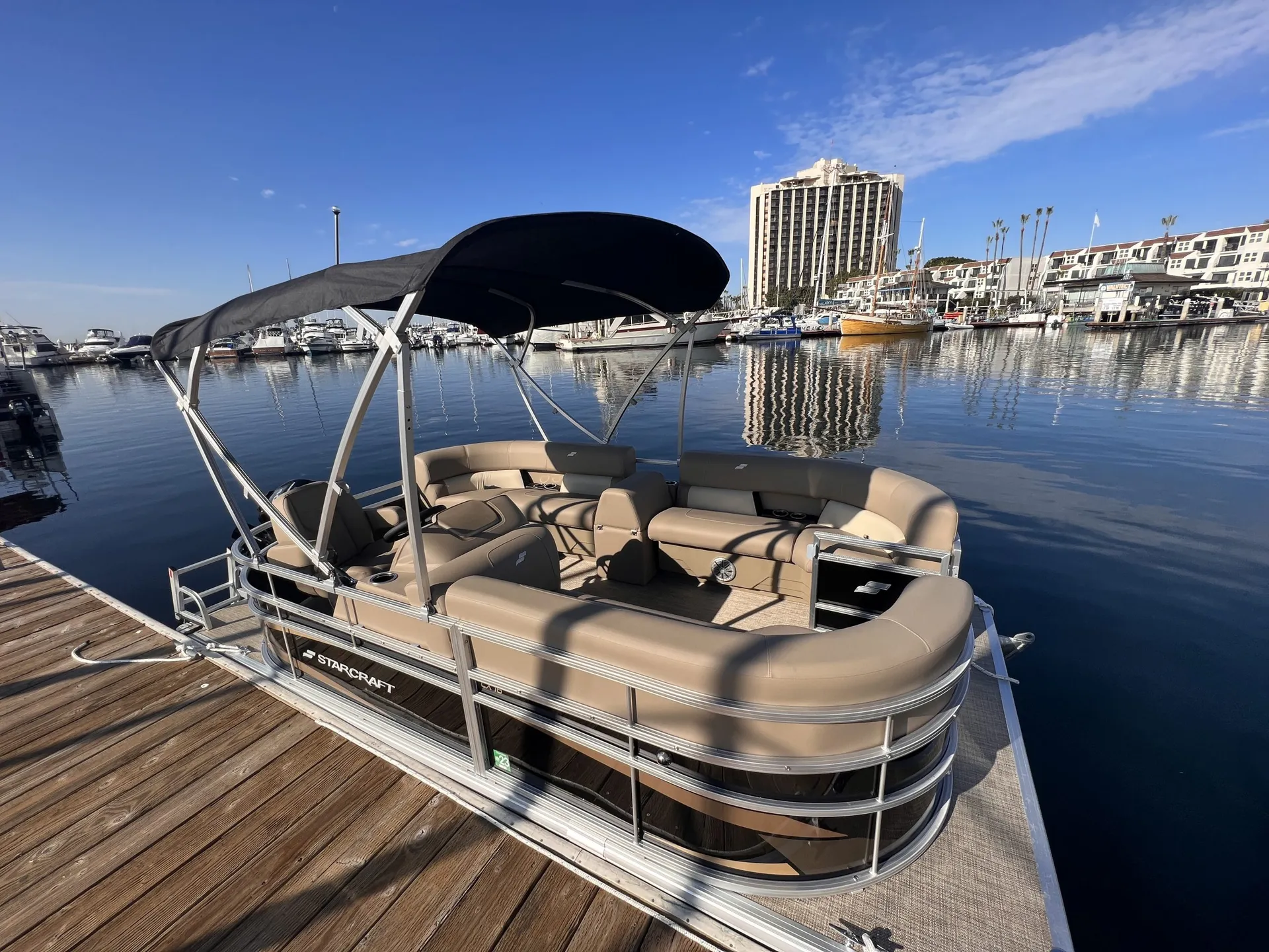 Pontoon Starcraft LX 16 for rental in Mission bay! 