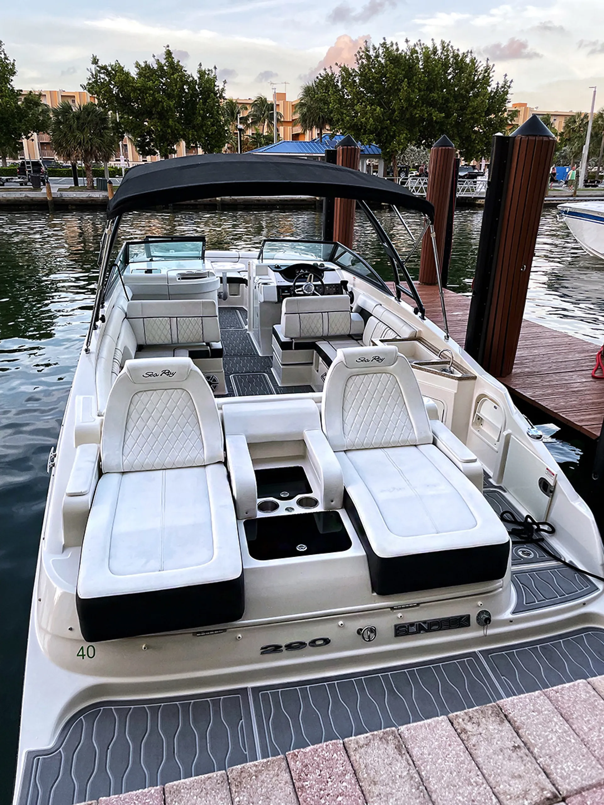 Sea Ray Boats 290 Sundeck in Fort Lauderdale, FL — photo 7