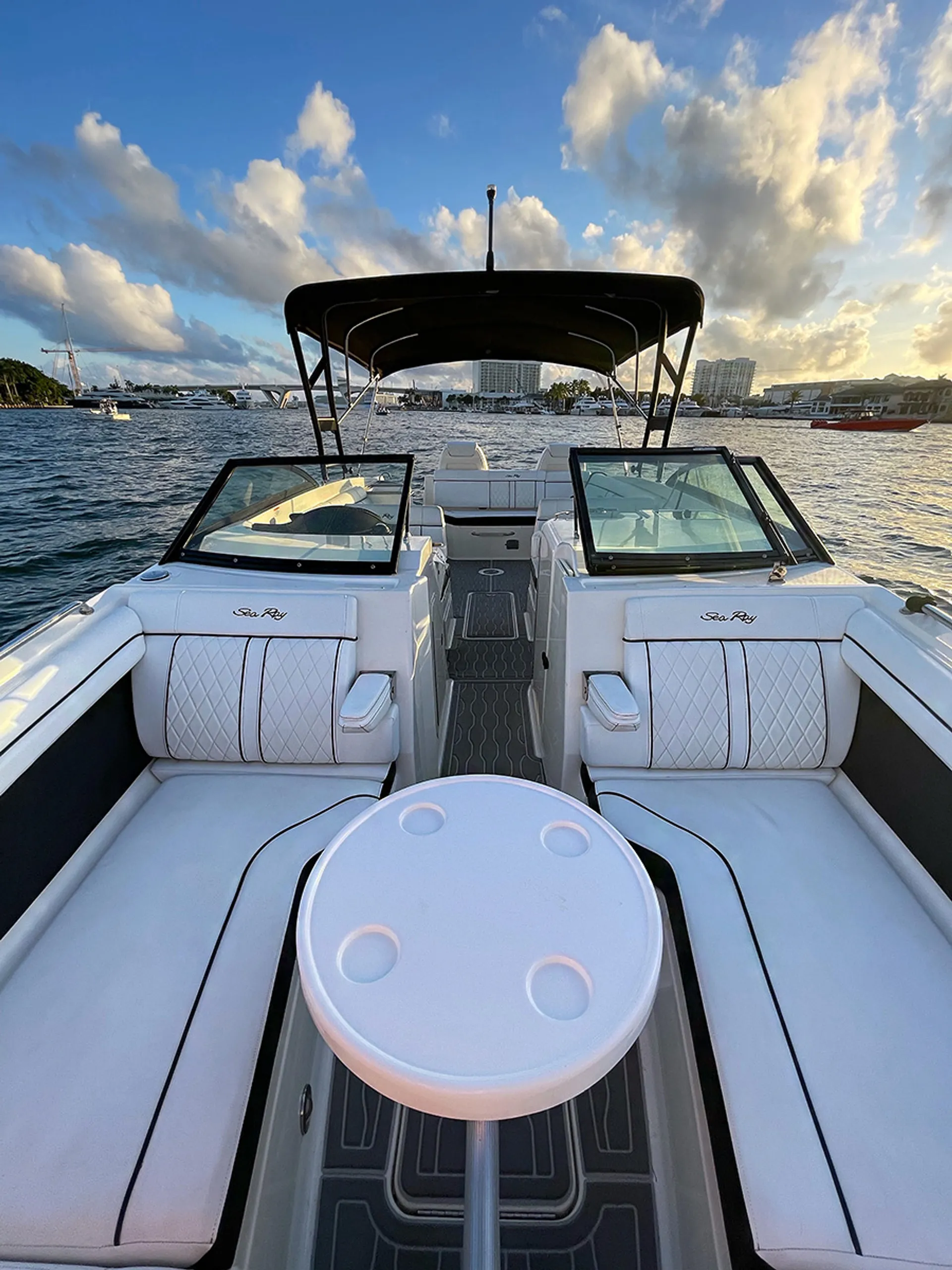 Sea Ray Boats 290 Sundeck in Fort Lauderdale, FL