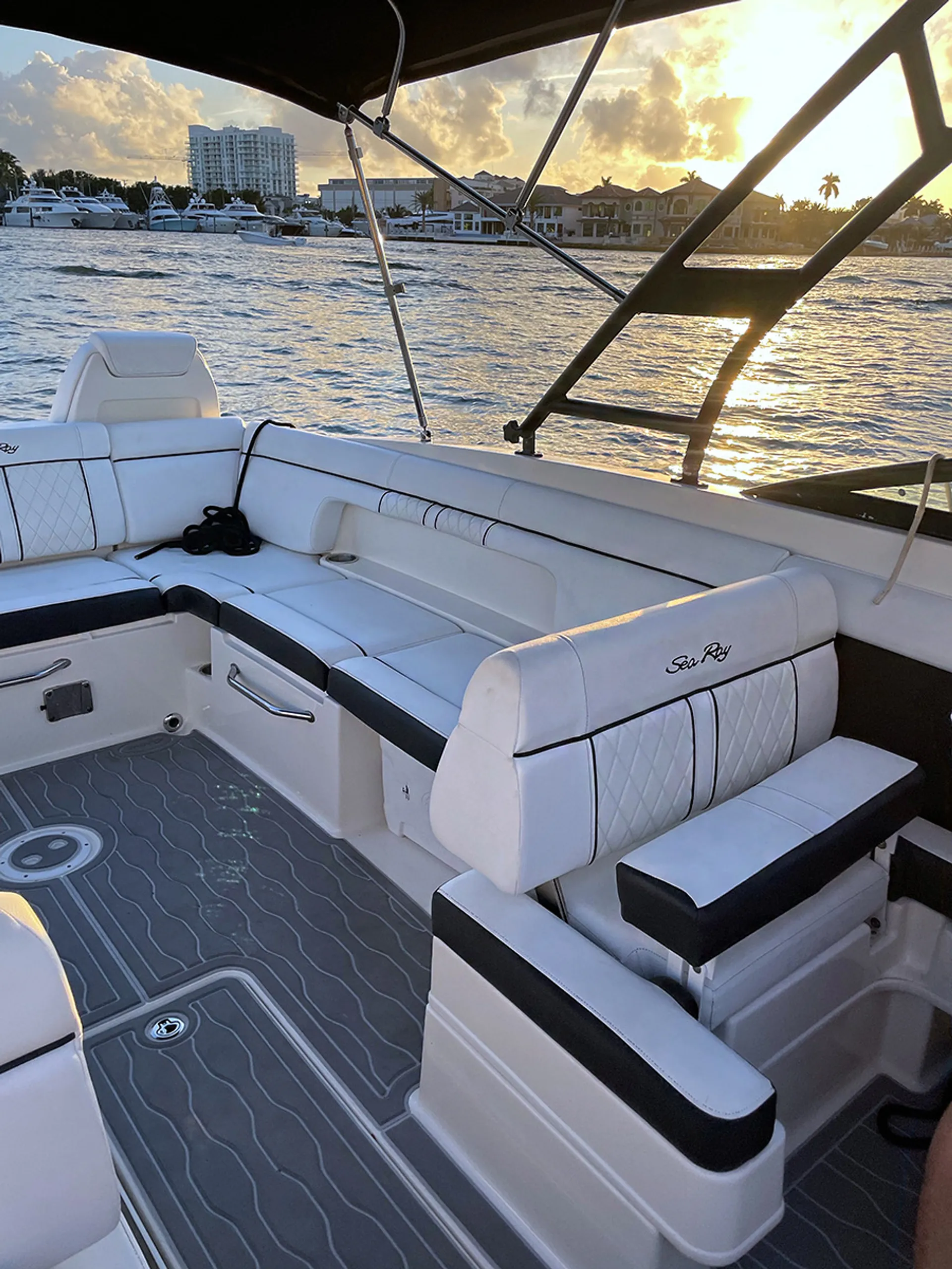 Sea Ray Boats 290 Sundeck in Fort Lauderdale, FL — photo 10
