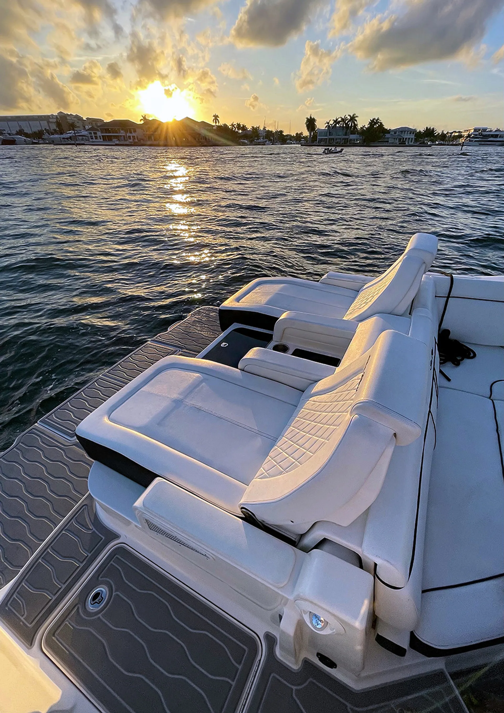 Sea Ray Boats 290 Sundeck in Fort Lauderdale, FL — photo 2