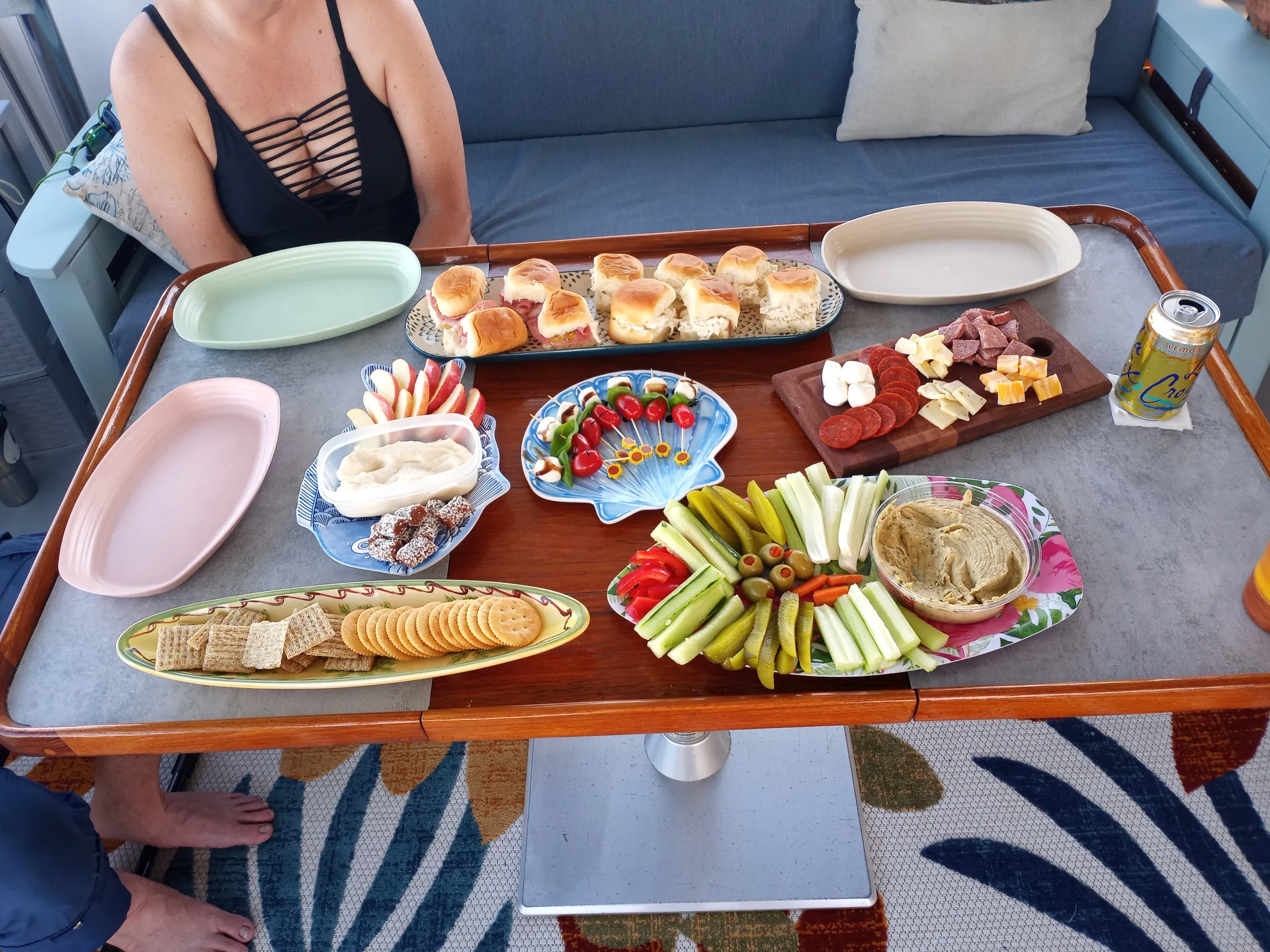 All inclusive yacht charter. Day and overnight trips available