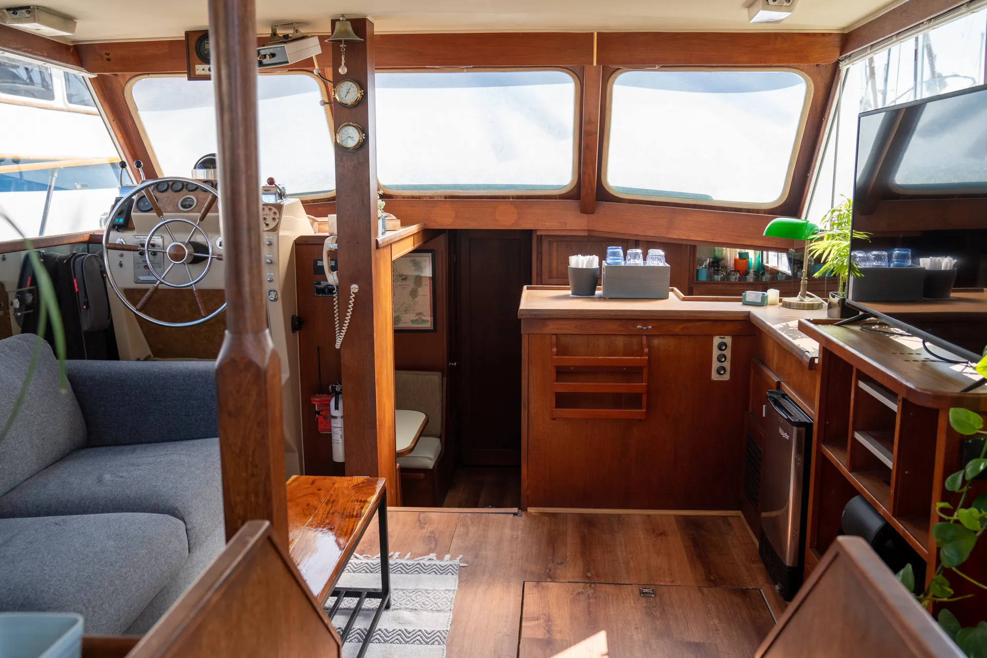 🌊 BEST VALUE ☀️ Huge Bow Cushion! Classic 50ft Motor Yacht ⚓️