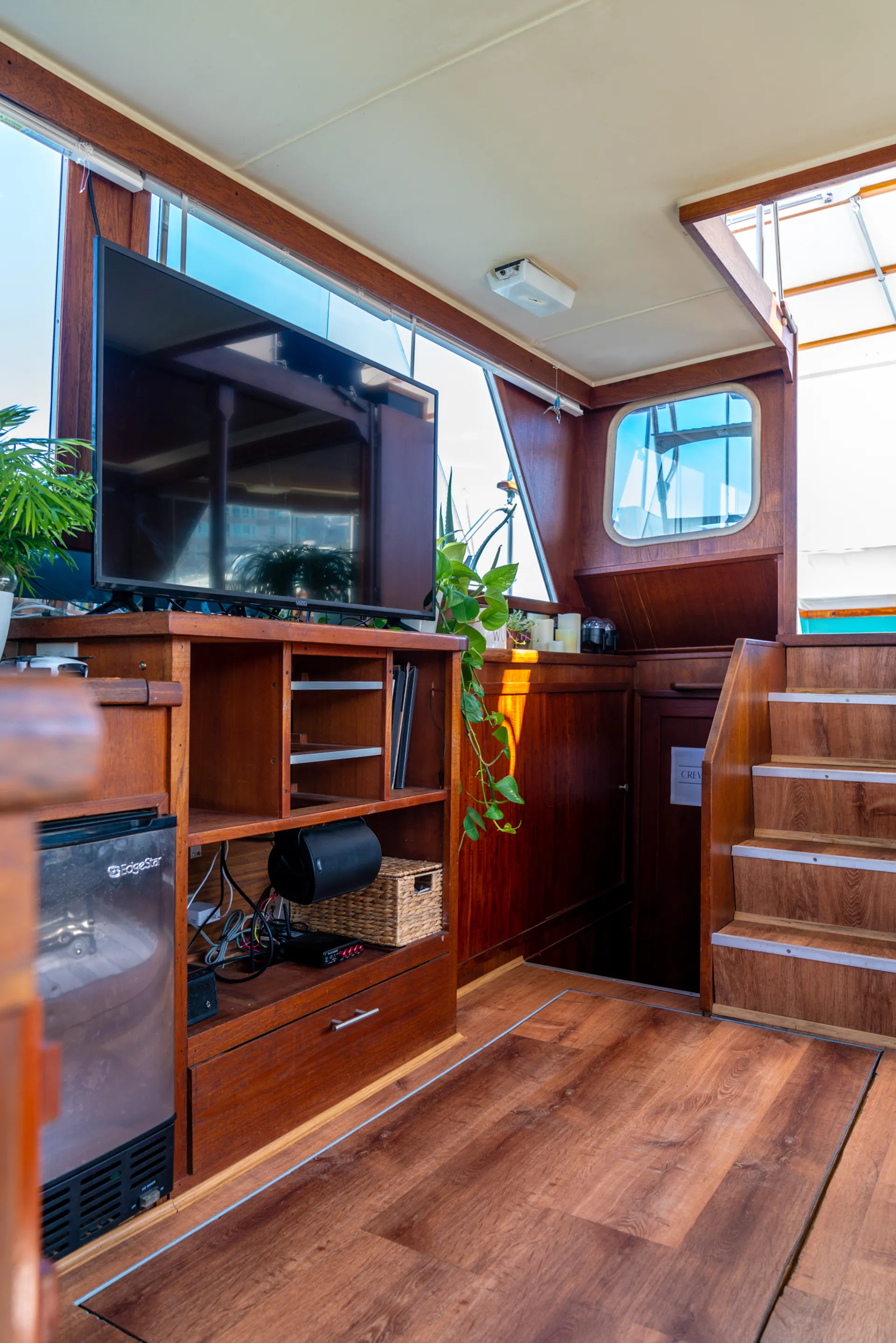 🌊 BEST VALUE ☀️ Huge Bow Cushion! Classic 50ft Motor Yacht ⚓️