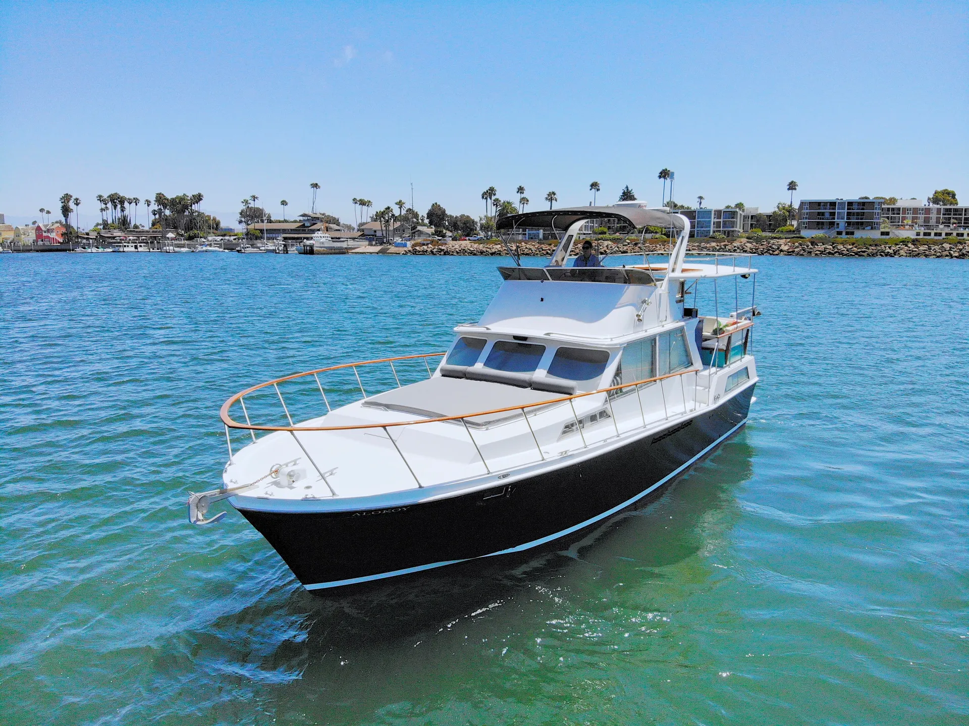 🌊 BEST VALUE ☀️ Huge Bow Cushion! Classic 50ft Motor Yacht ⚓️