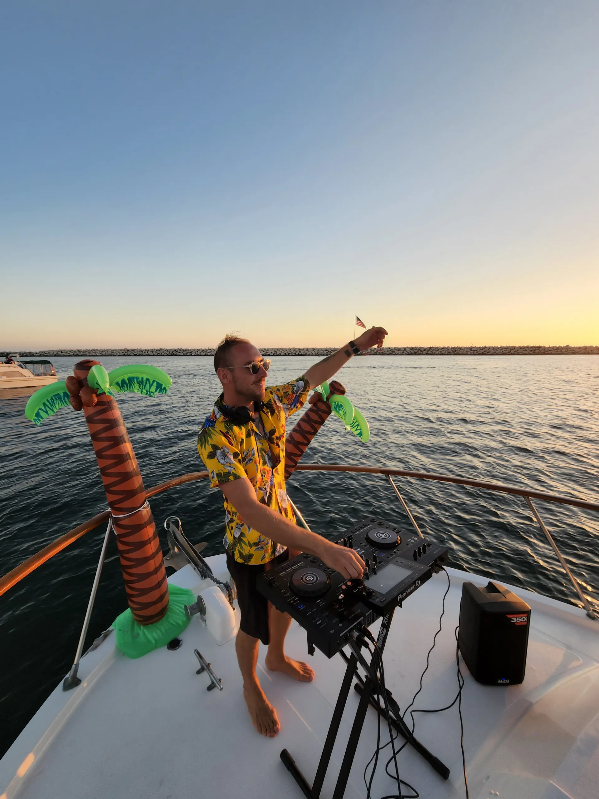 🌊 BEST VALUE ☀️ Huge Bow Cushion! Classic 50ft Motor Yacht ⚓️