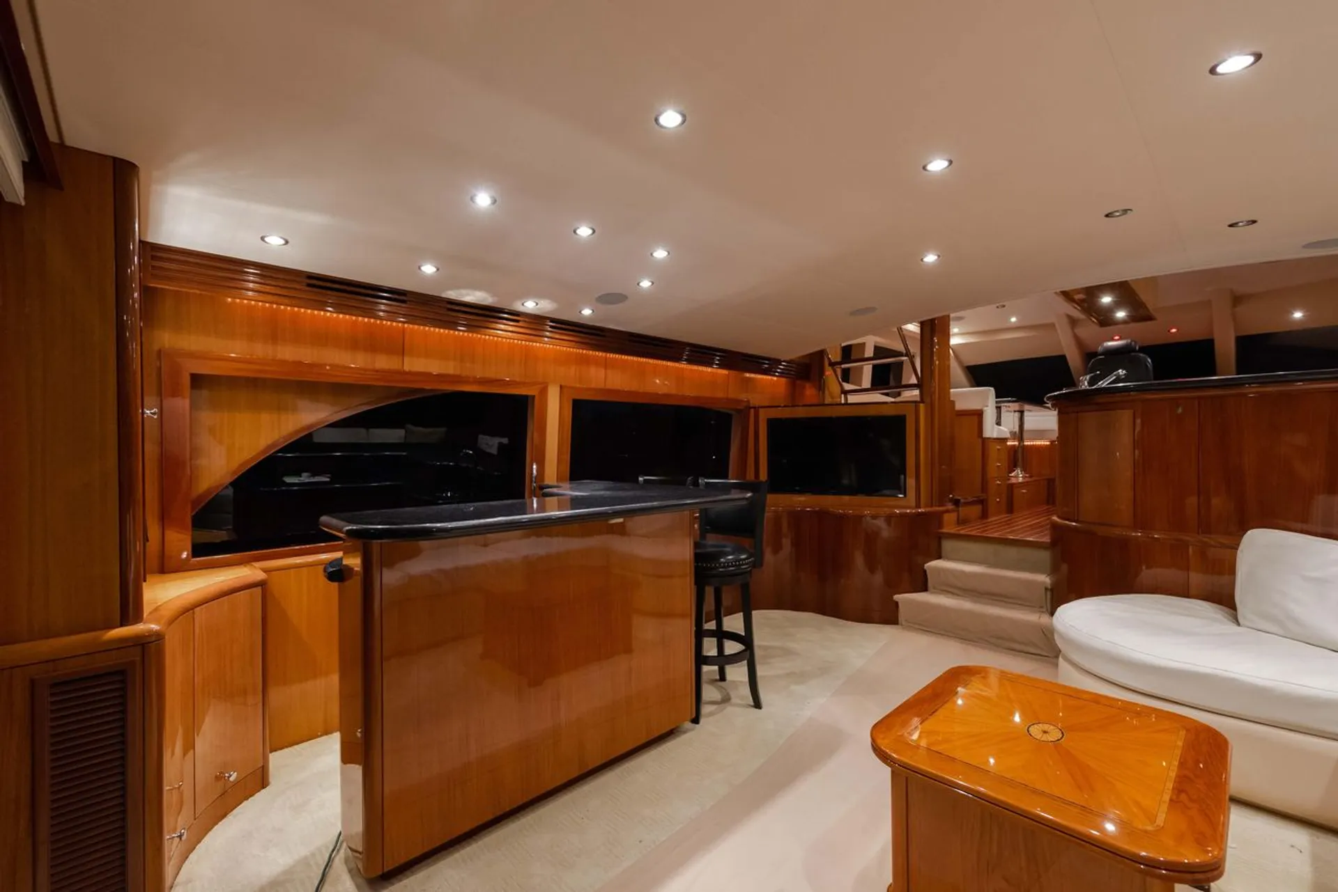 64 Hatteras motor yacht  lots of toys 