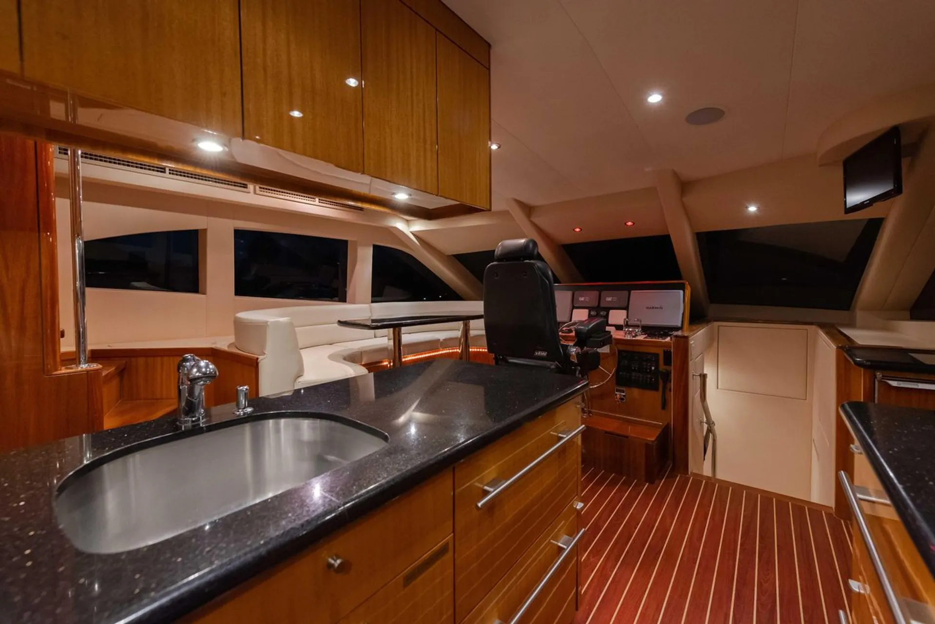 64 Hatteras motor yacht  lots of toys 