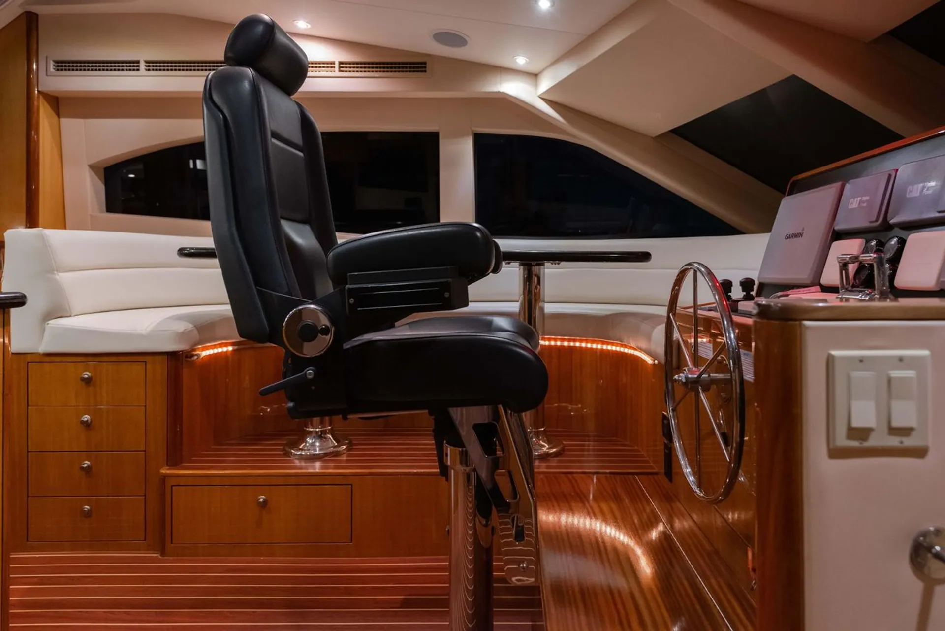 64 Hatteras motor yacht  lots of toys 