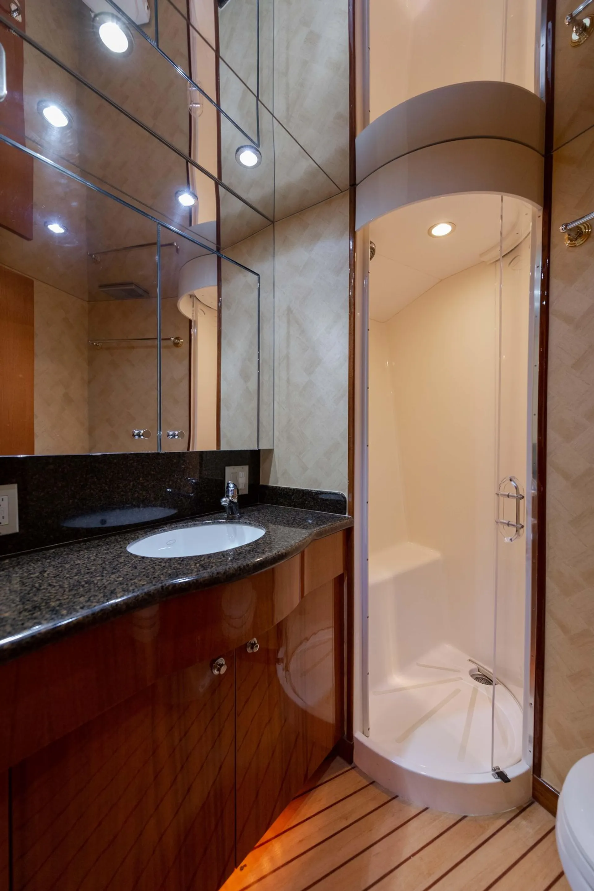 64 Hatteras motor yacht  lots of toys 